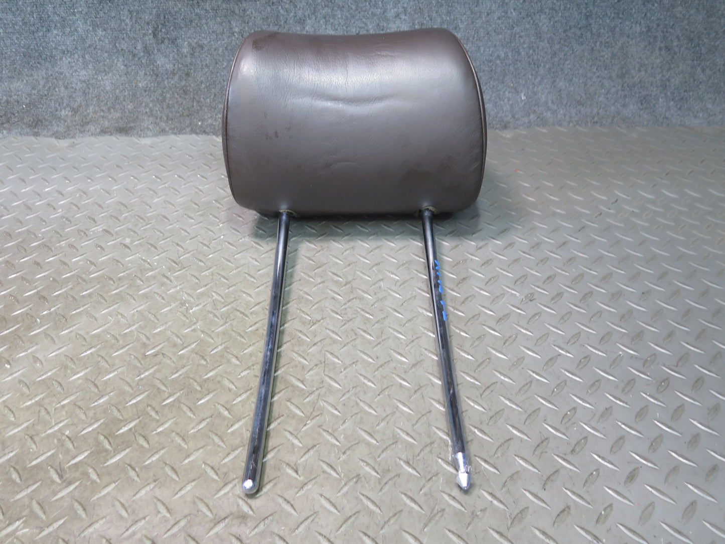 86-91 Mercedes W126 Set of 2 Front Left & Right Leather Headrest Brasil OEM