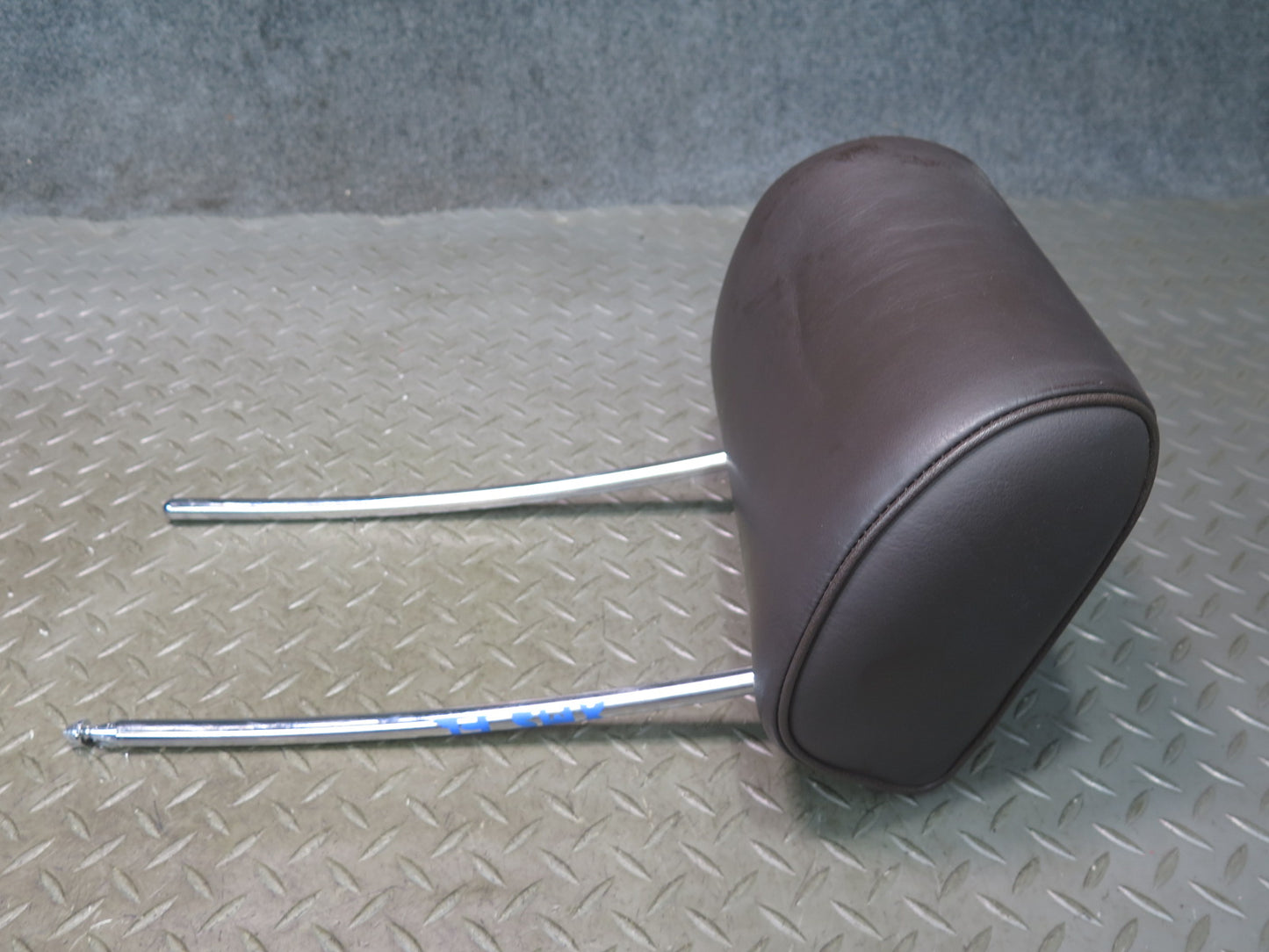86-91 Mercedes W126 Set of 2 Front Left & Right Leather Headrest Brasil OEM