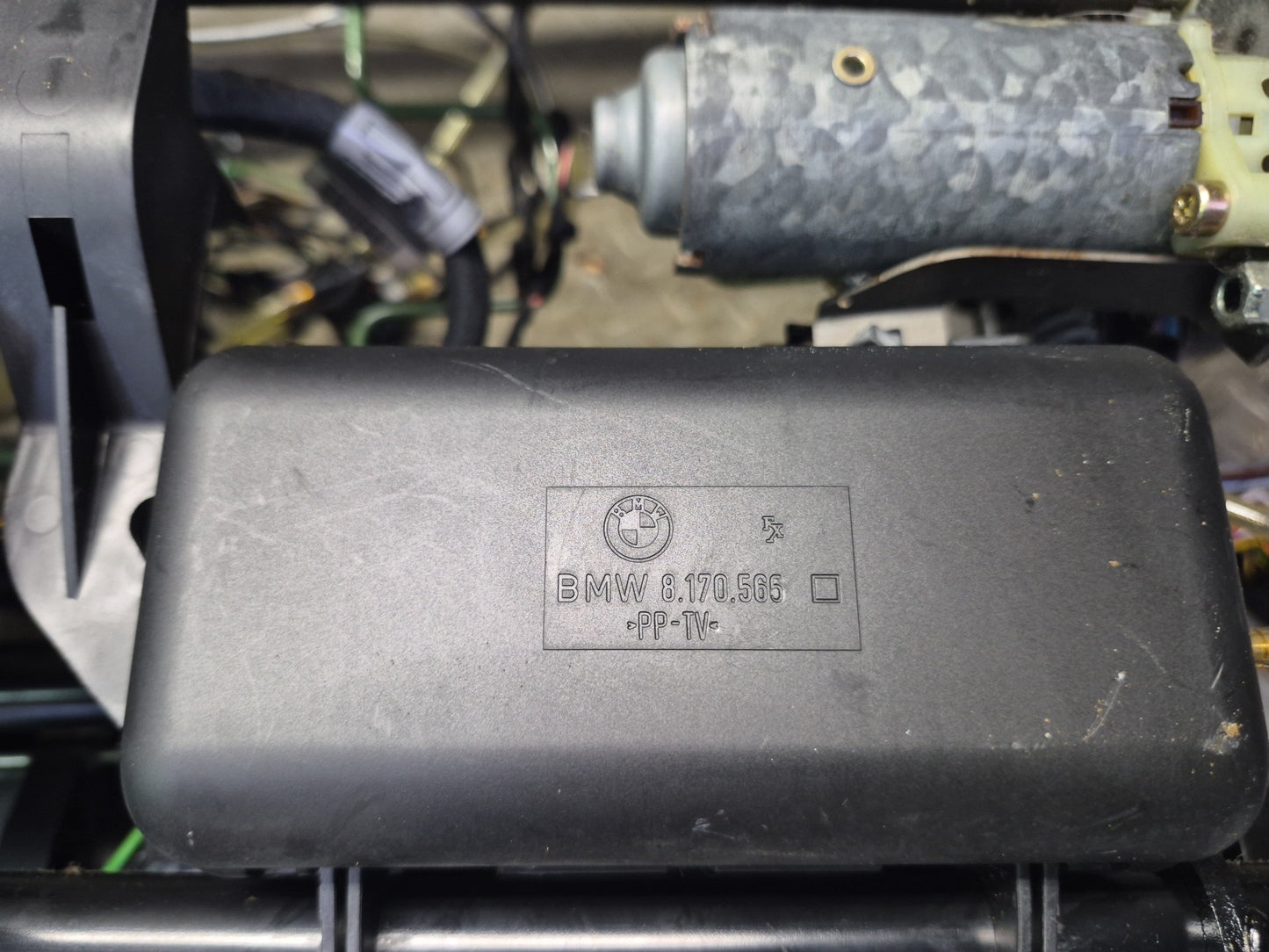 97-03 BMW E39 540i Front Right Seat Lower Frame Track Rail w Motor & Switch OEM