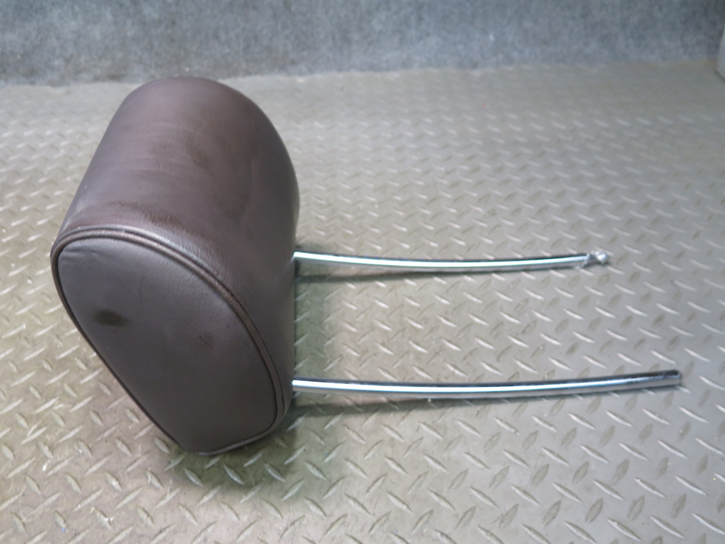 86-91 Mercedes W126 Set of 2 Front Left & Right Leather Headrest Brasil OEM