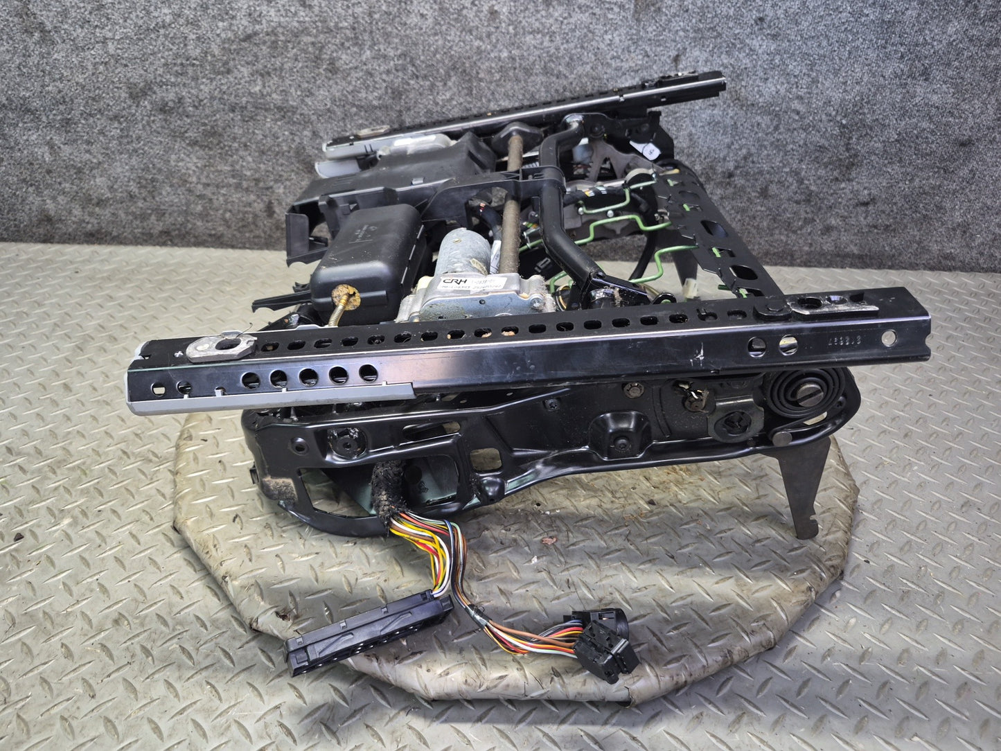 97-03 BMW E39 540i Front Right Seat Lower Frame Track Rail w Motor & Switch OEM