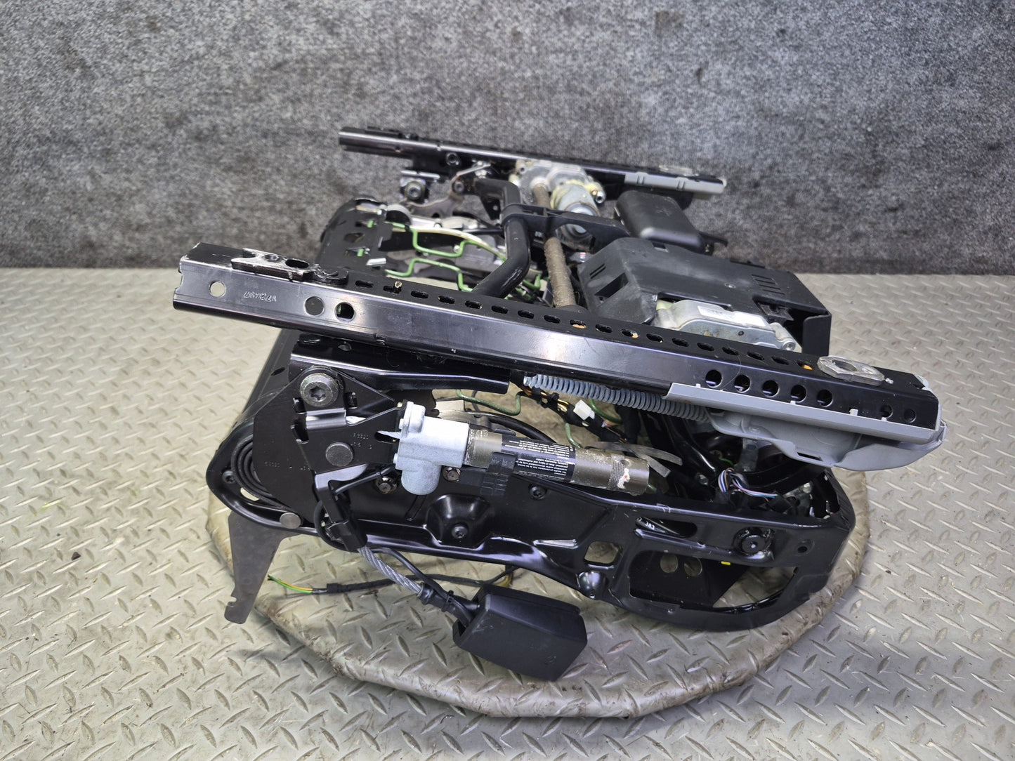 97-03 BMW E39 540i Front Right Seat Lower Frame Track Rail w Motor & Switch OEM