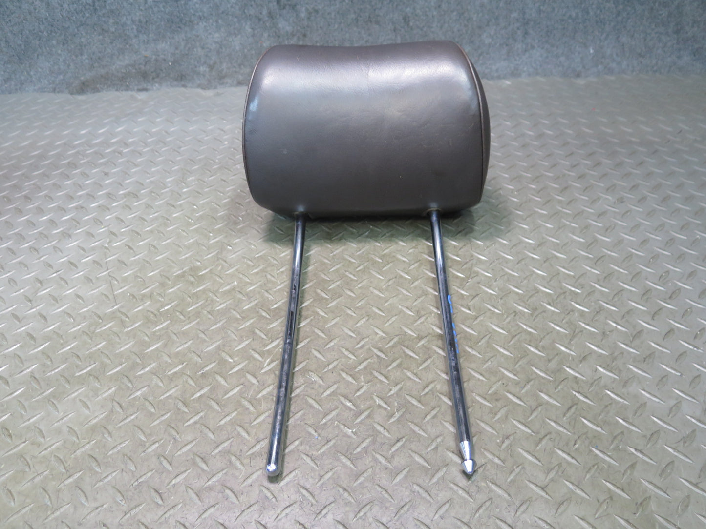 86-91 Mercedes W126 Set of 2 Front Left & Right Leather Headrest Brasil OEM