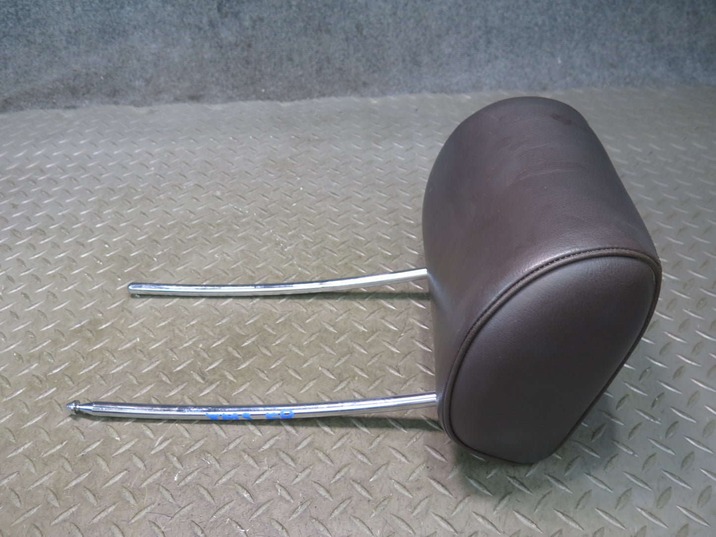 86-91 Mercedes W126 Set of 2 Front Left & Right Leather Headrest Brasil OEM