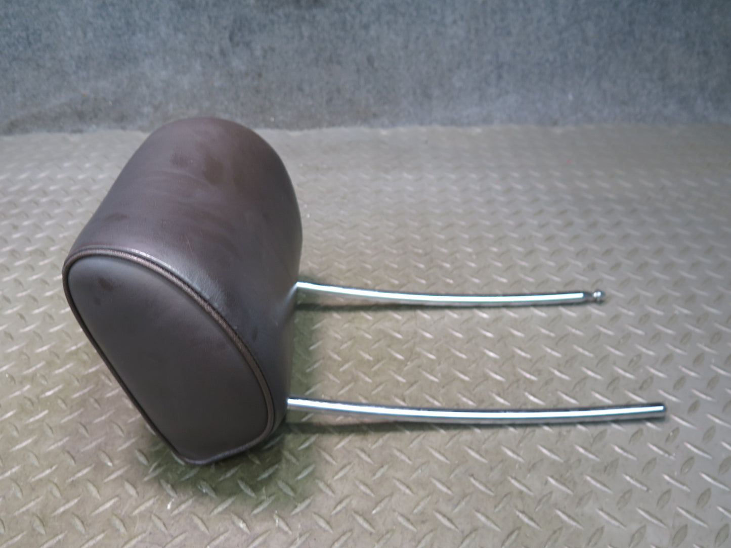 86-91 Mercedes W126 Set of 2 Front Left & Right Leather Headrest Brasil OEM