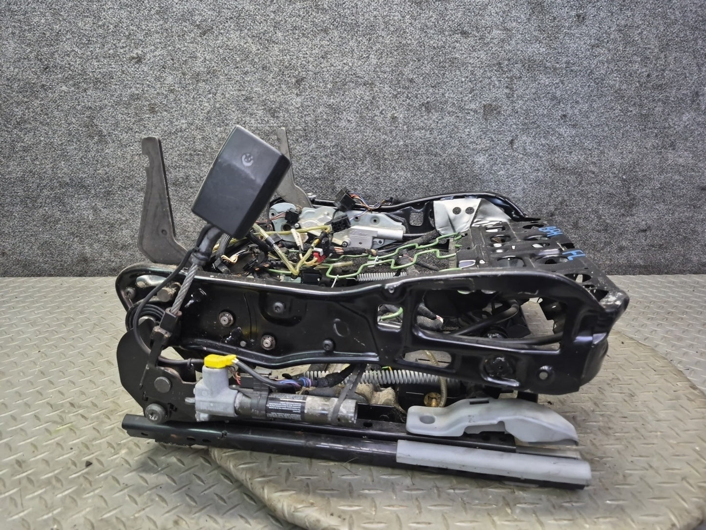 97-03 BMW E39 540i Front Left Seat Lower Frame Track Rail w Motor & Switch OEM