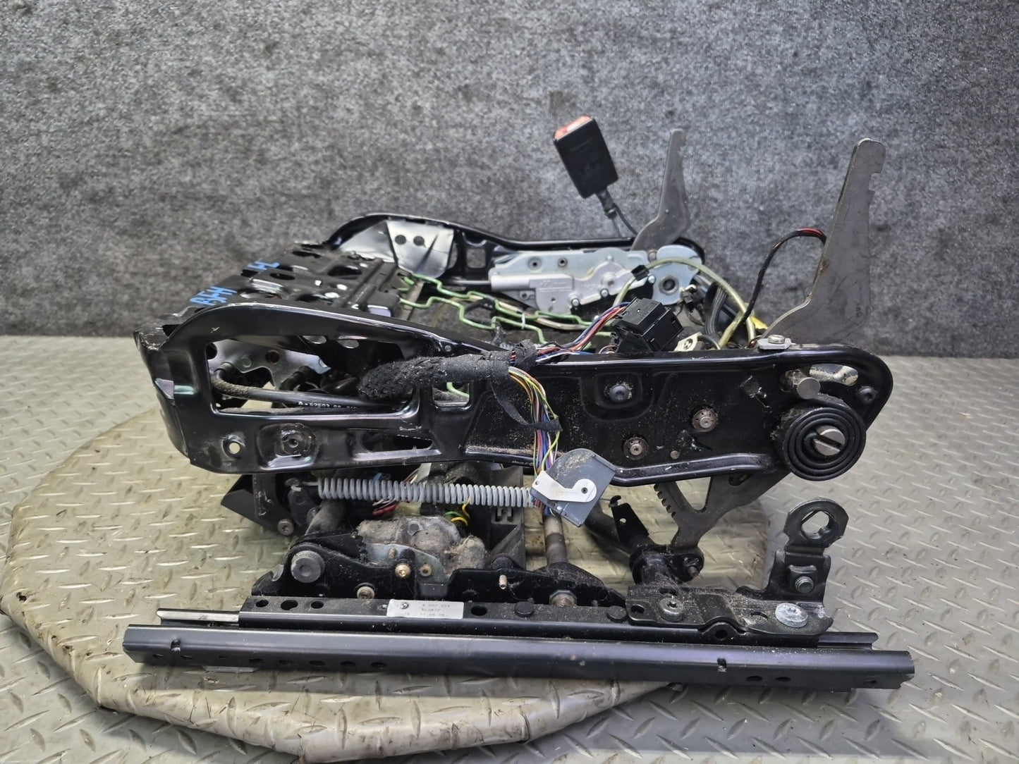 97-03 BMW E39 540i Front Left Seat Lower Frame Track Rail w Motor & Switch OEM