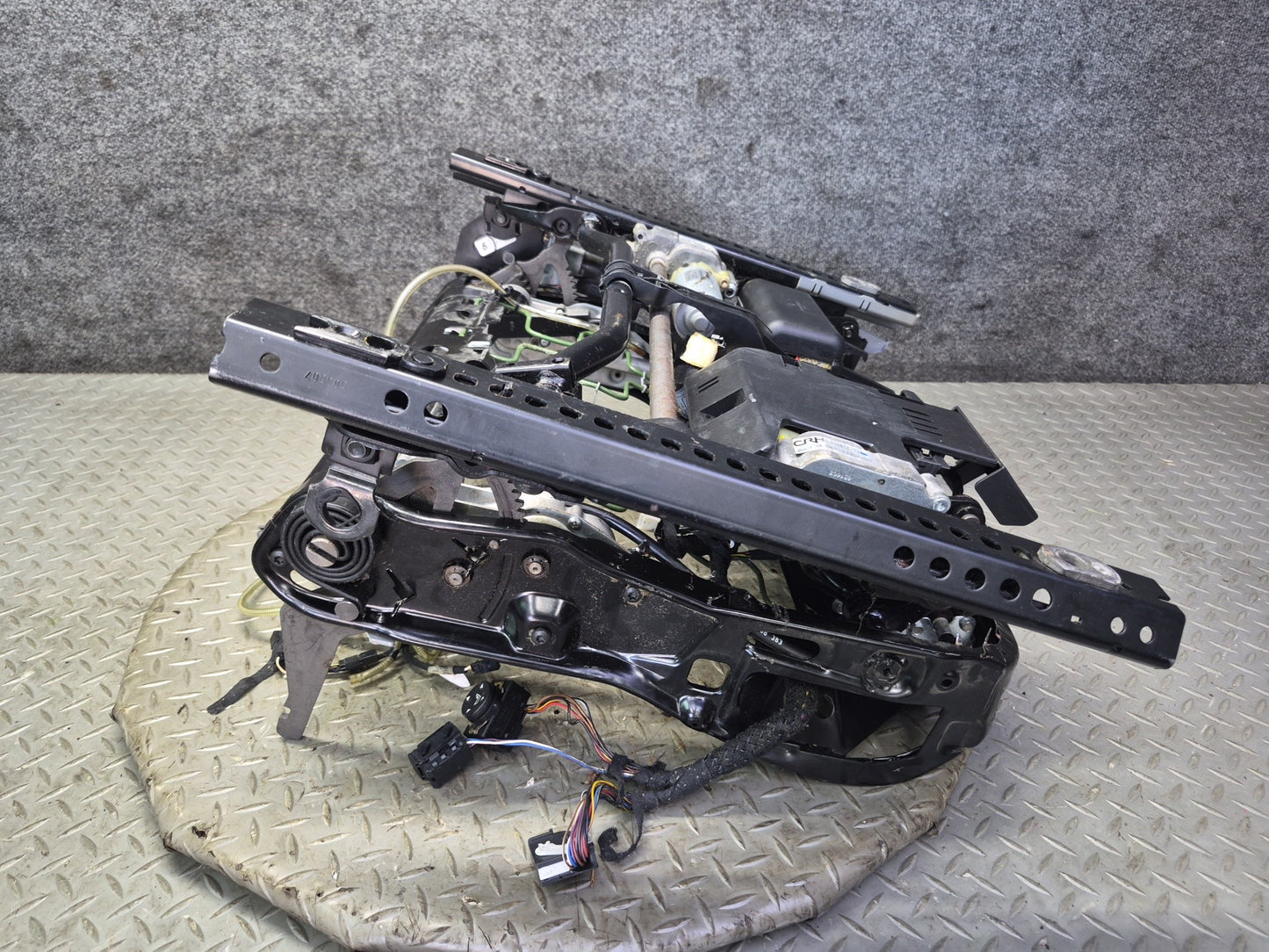 97-03 BMW E39 540i Front Left Seat Lower Frame Track Rail w Motor & Switch OEM