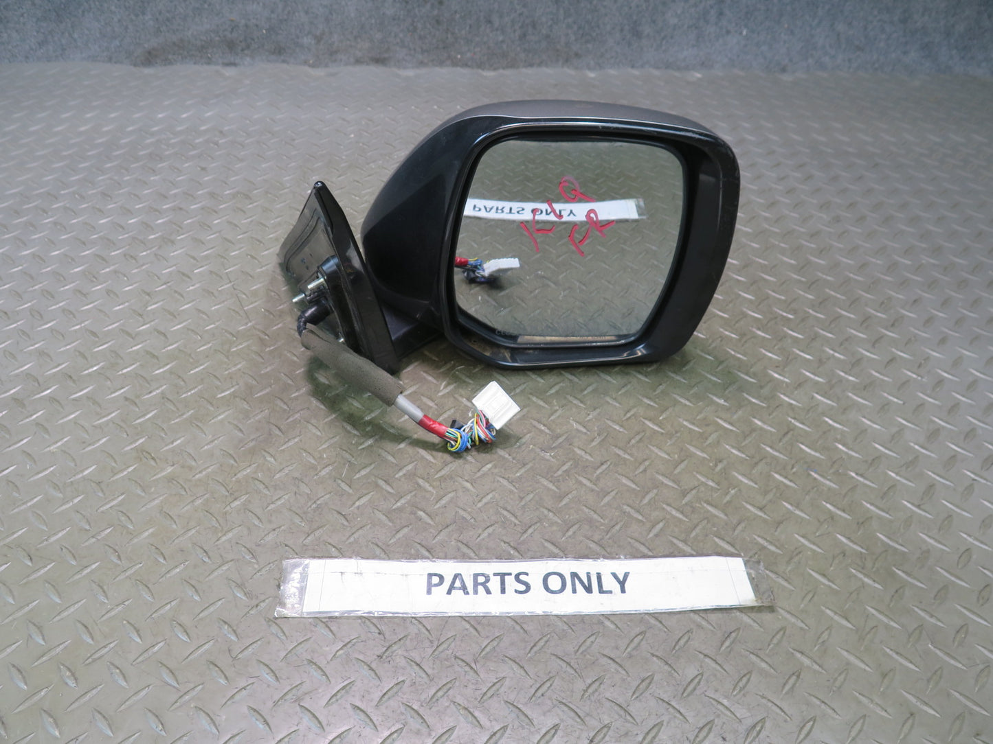 11-12 Infiniti QX56 Front Right Exterior Side View Mirror W/ Camera Defective