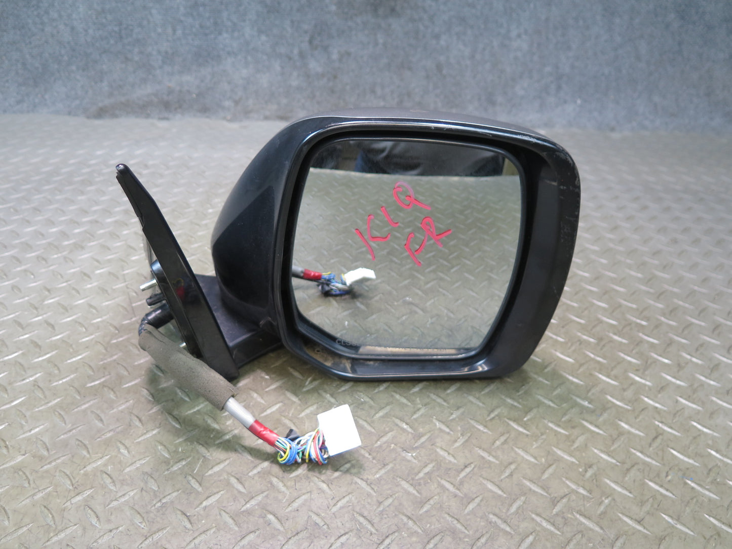 11-12 Infiniti QX56 Front Right Exterior Side View Mirror W/ Camera Defective