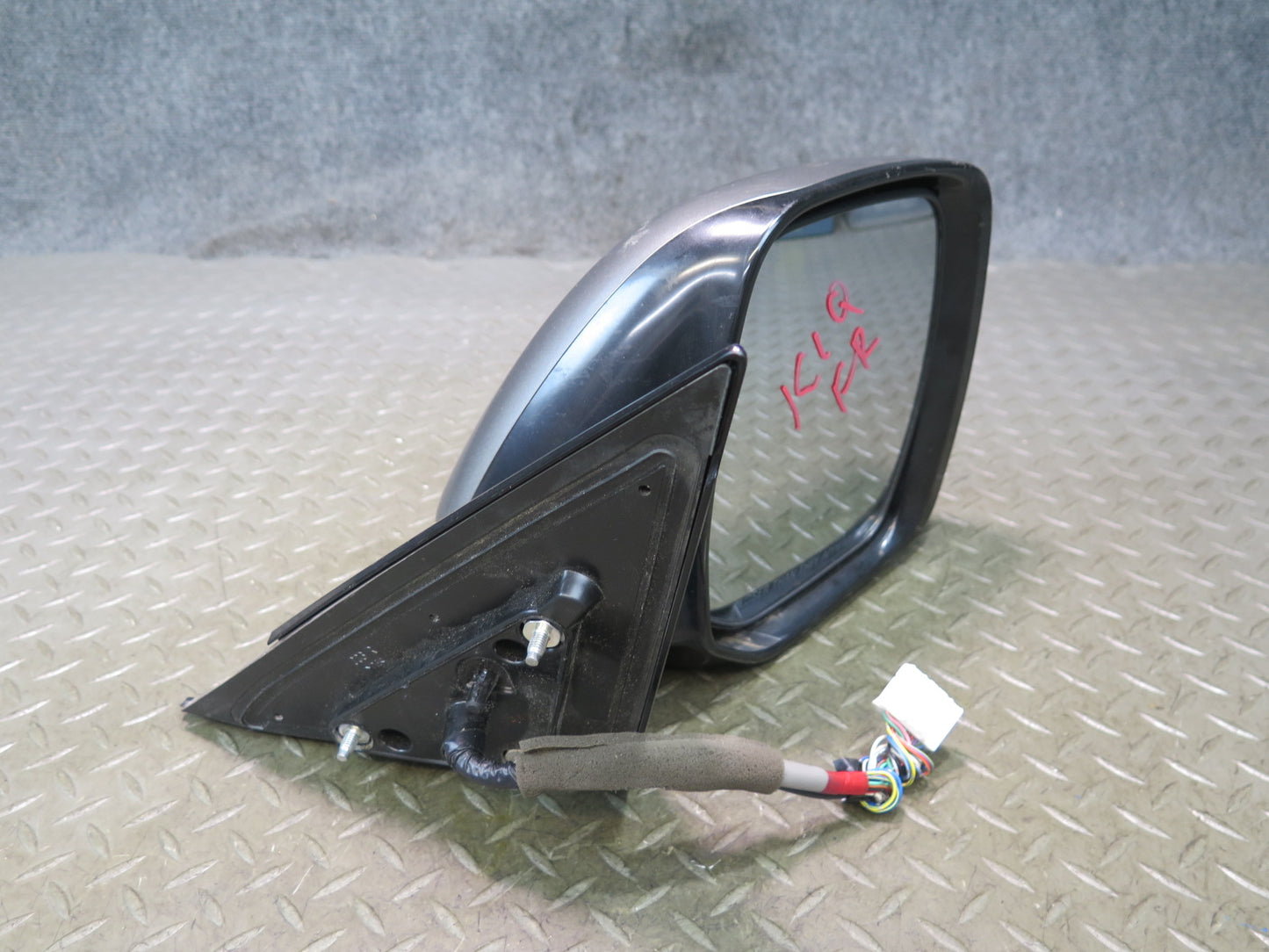 11-12 Infiniti QX56 Front Right Exterior Side View Mirror W/ Camera Defective