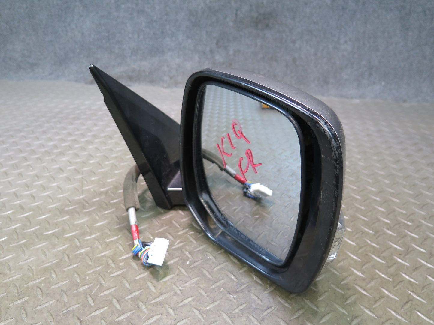 11-12 Infiniti QX56 Front Right Exterior Side View Mirror W/ Camera Defective
