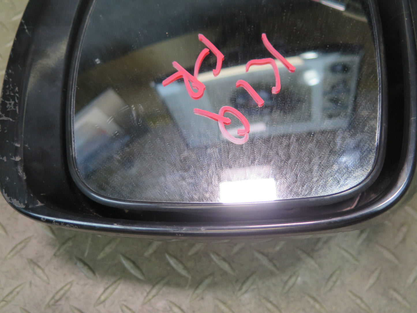 11-12 Infiniti QX56 Front Right Exterior Side View Mirror W/ Camera Defective