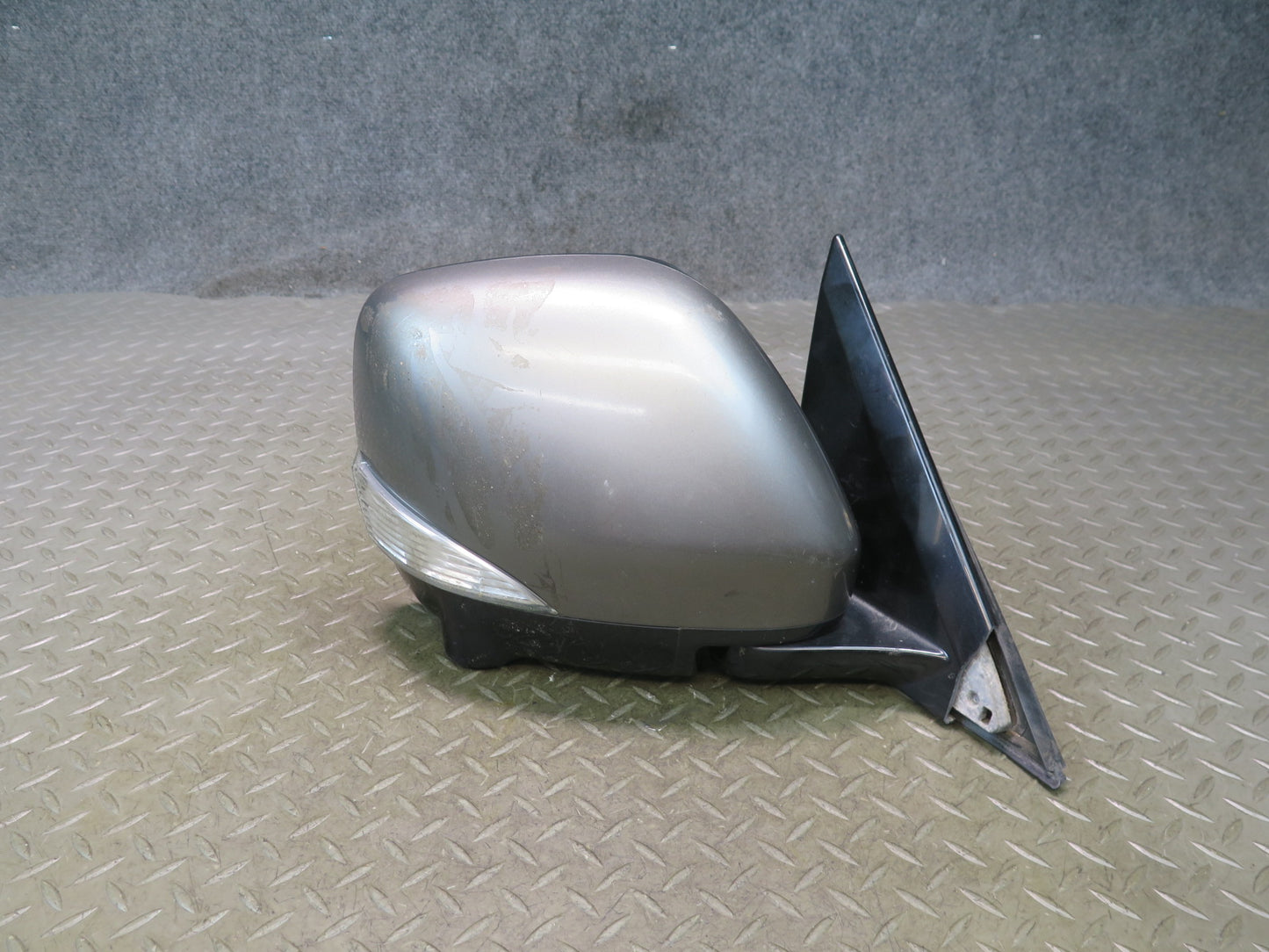 11-12 Infiniti QX56 Front Right Exterior Side View Mirror W/ Camera Defective