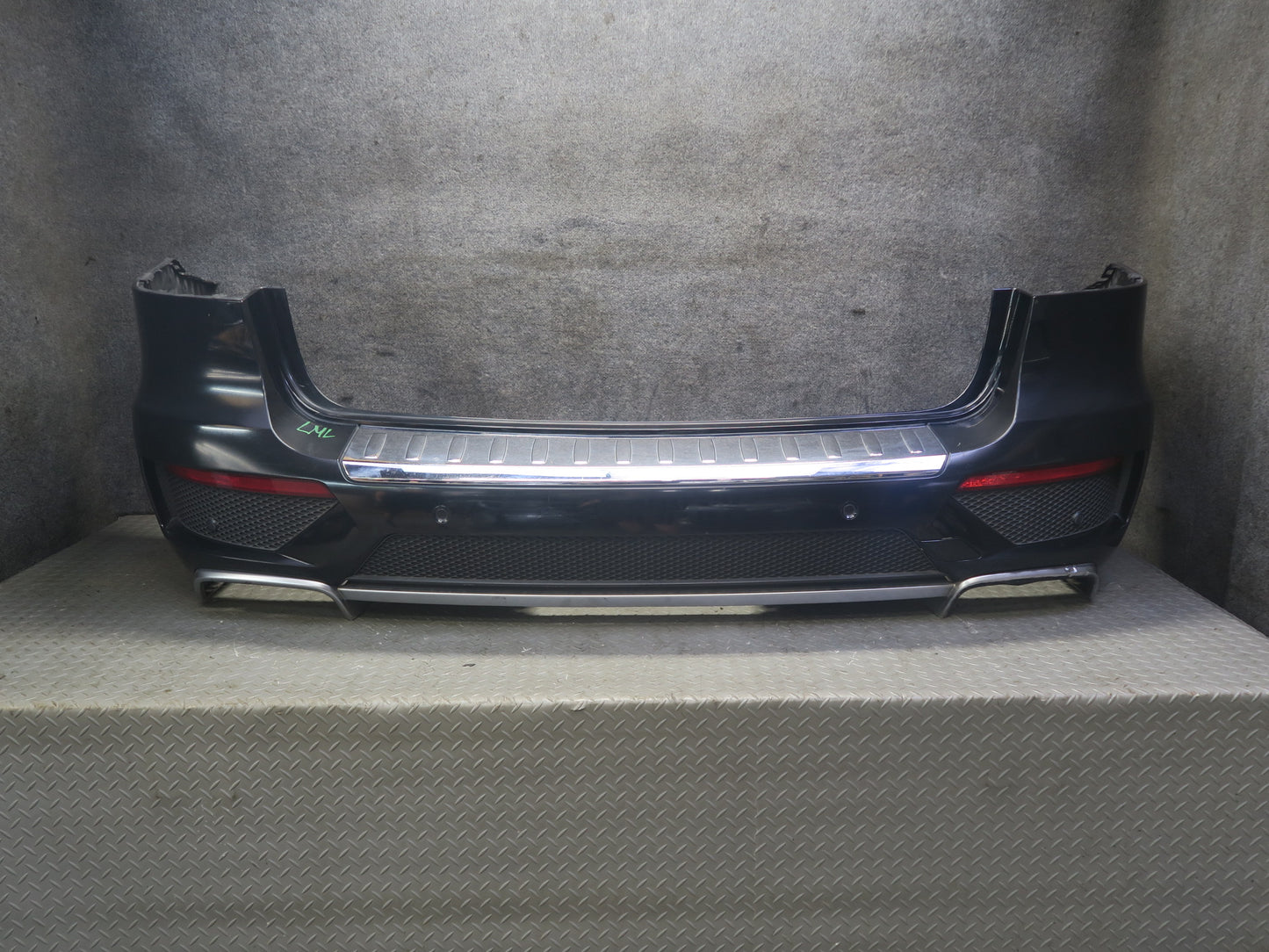 2012-2015 Mercedes W166 ML63 AMG Rear Bumper Cover Panel W/ PDC Black Damaged