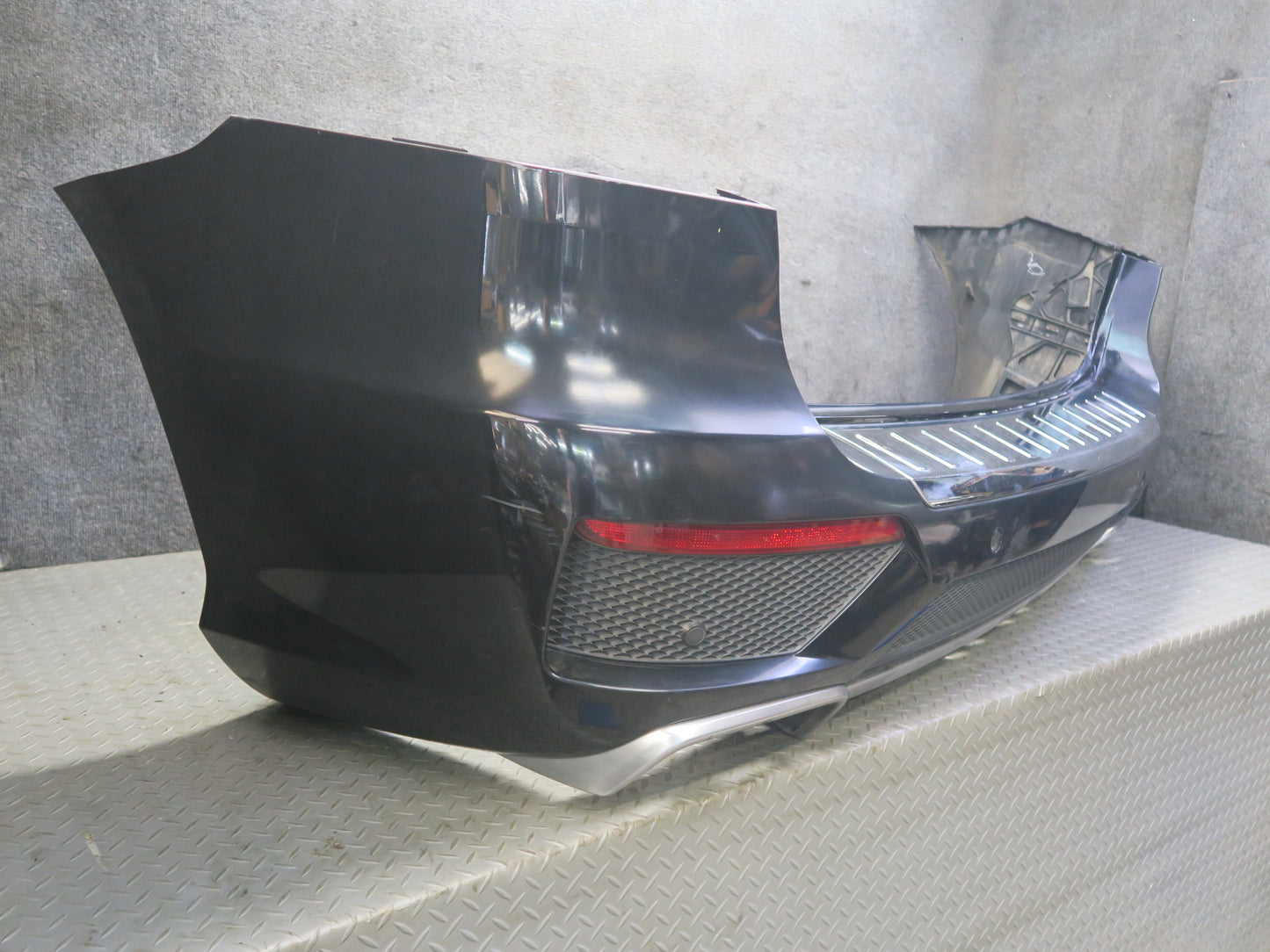 2012-2015 Mercedes W166 ML63 AMG Rear Bumper Cover Panel W/ PDC Black Damaged