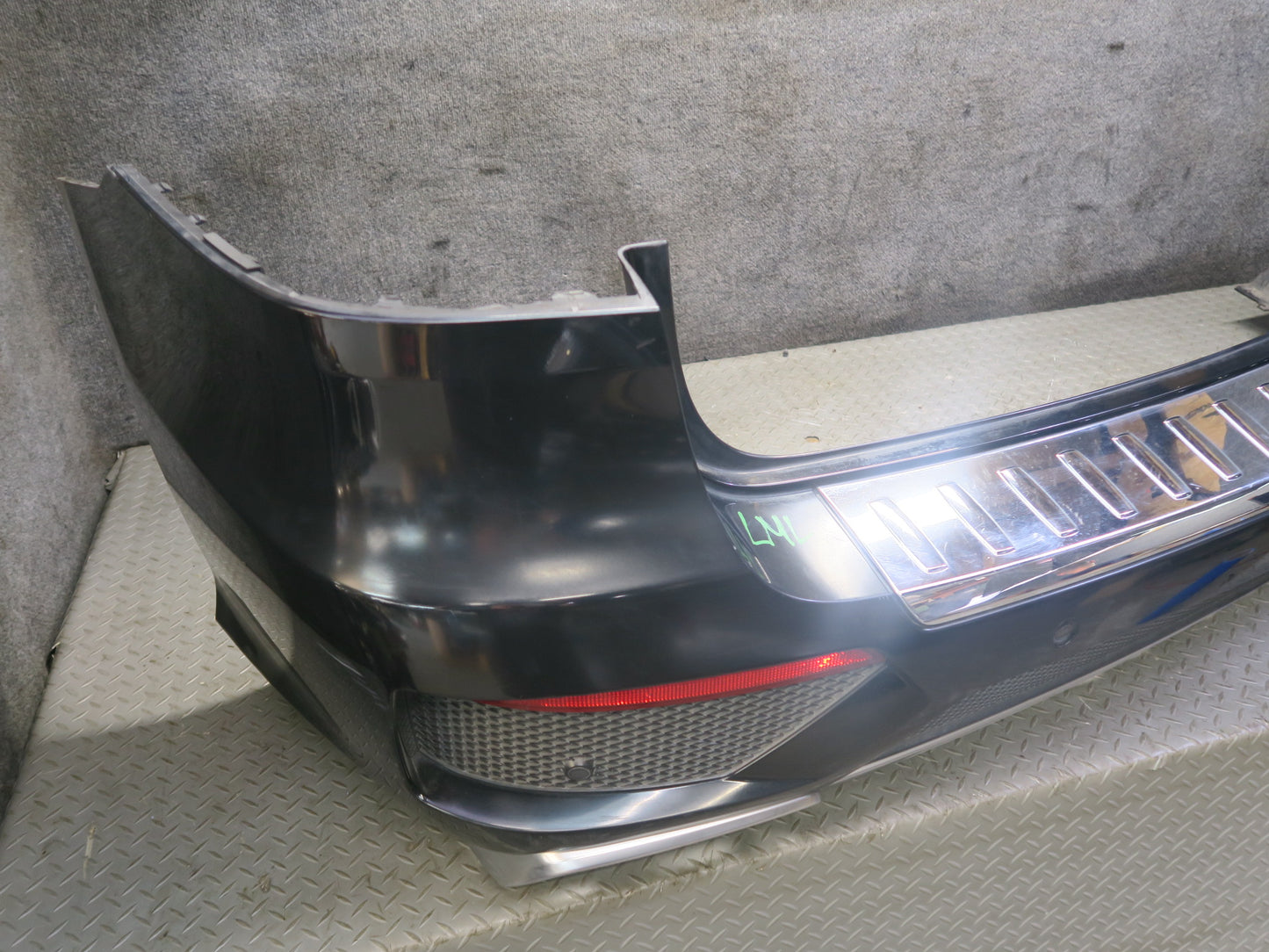 2012-2015 Mercedes W166 ML63 AMG Rear Bumper Cover Panel W/ PDC Black Damaged