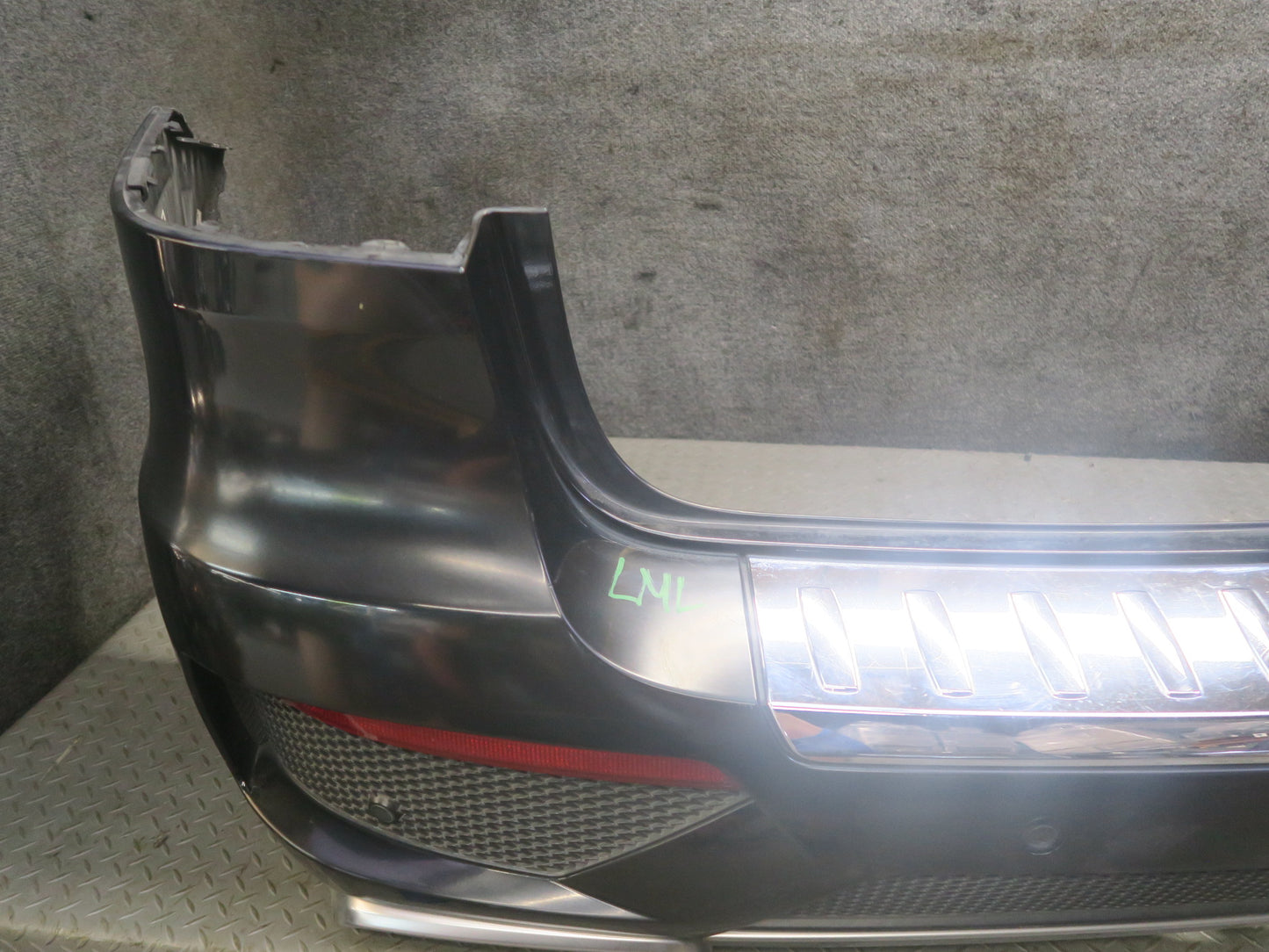 2012-2015 Mercedes W166 ML63 AMG Rear Bumper Cover Panel W/ PDC Black Damaged