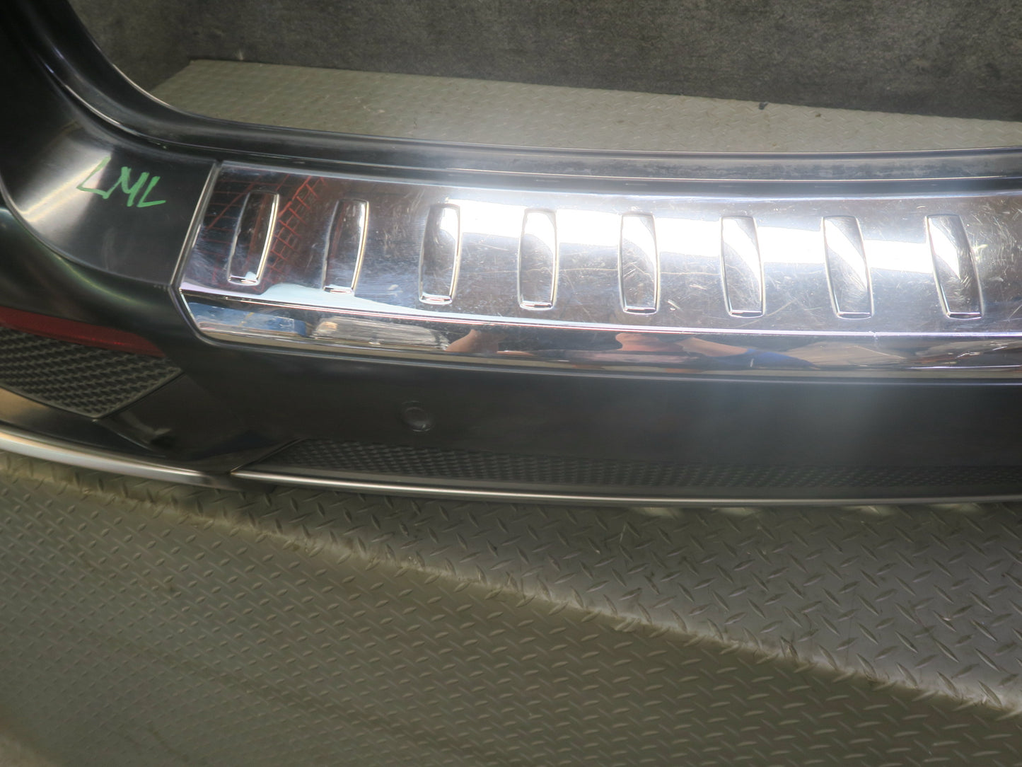 2012-2015 Mercedes W166 ML63 AMG Rear Bumper Cover Panel W/ PDC Black Damaged