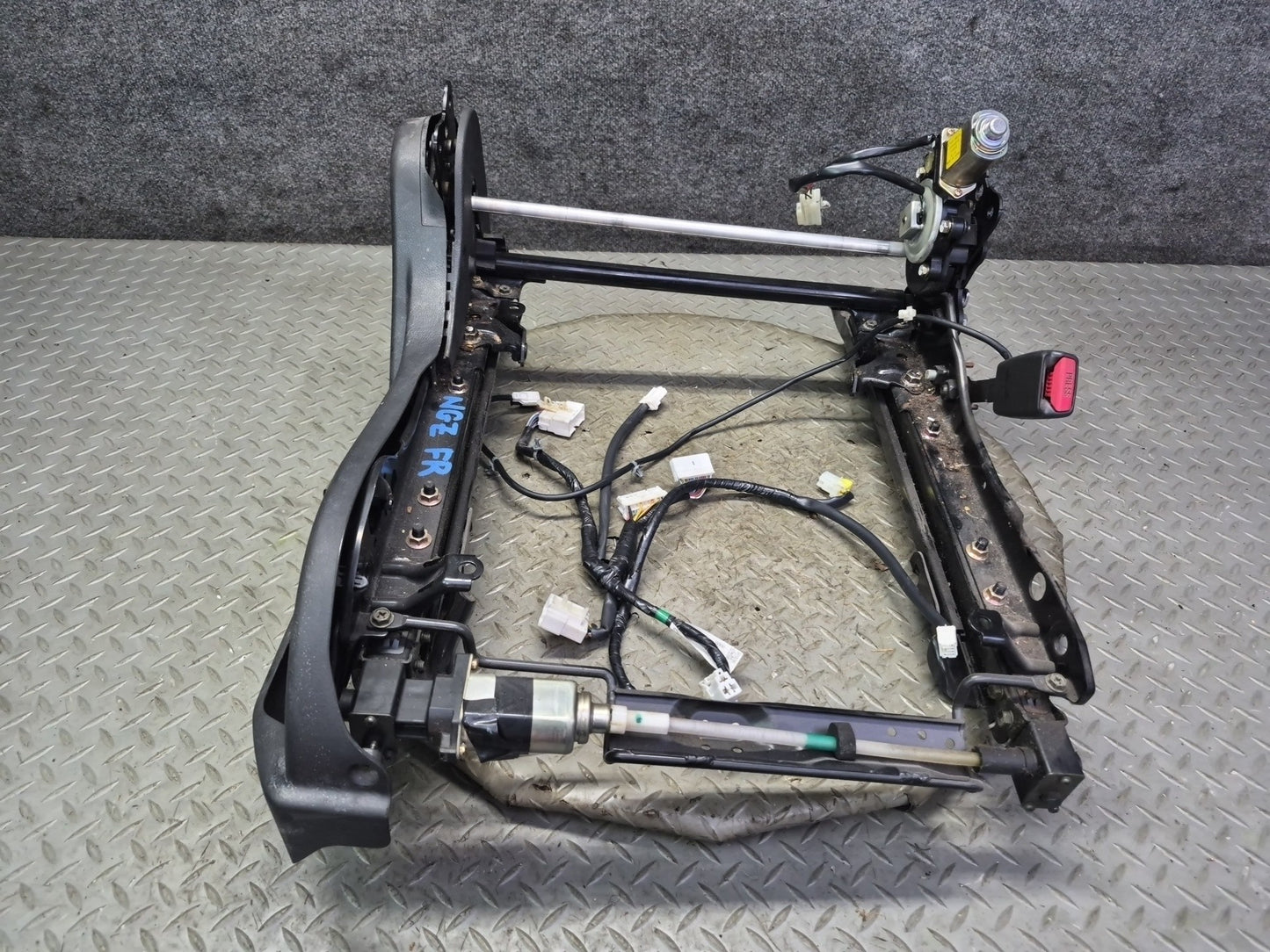 05-06 Nissan 350Z Z33 Convert Front Right Seat Lower Frame Track Rail Motor OEM
