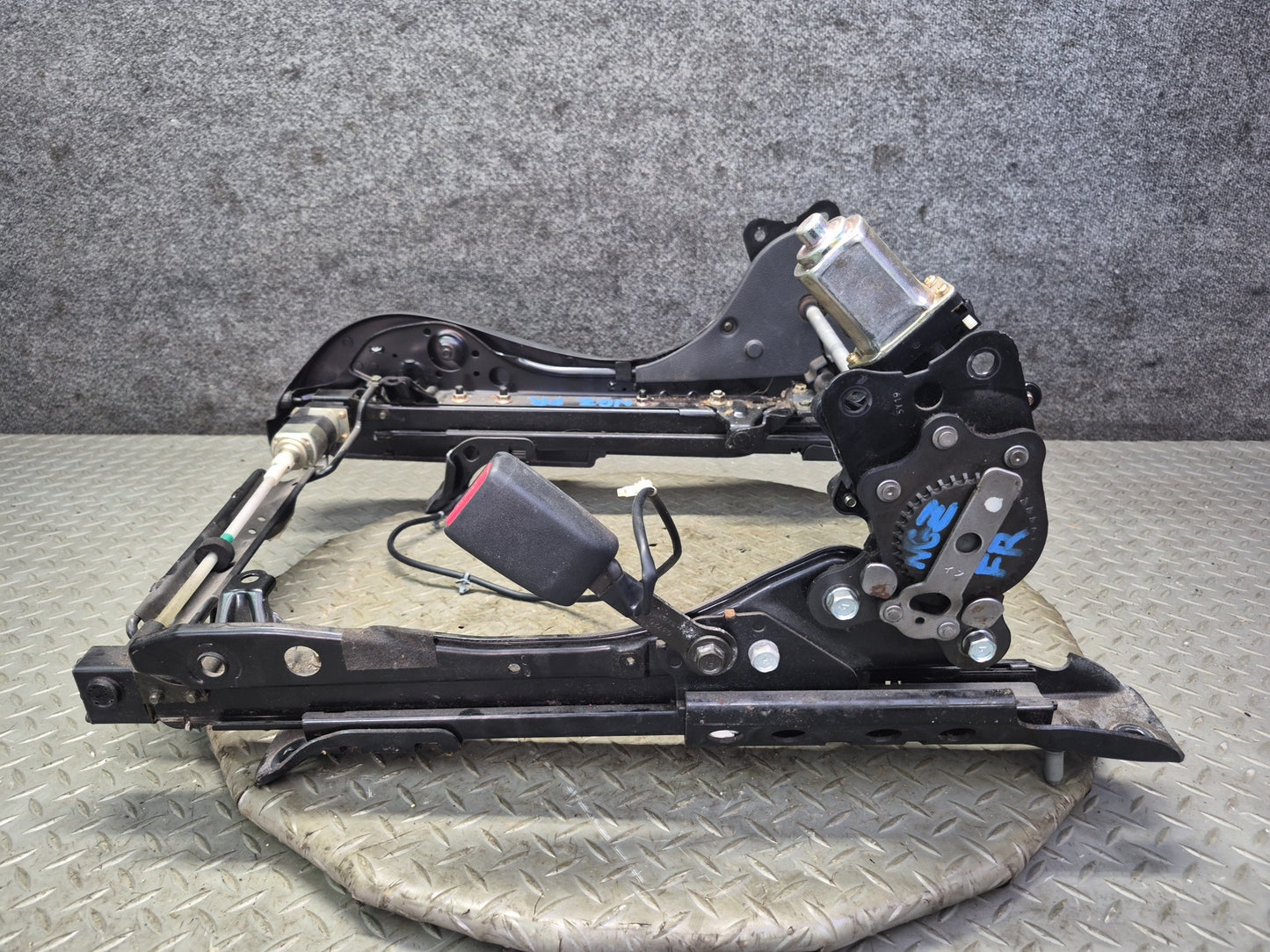 05-06 Nissan 350Z Z33 Convert Front Right Seat Lower Frame Track Rail Motor OEM