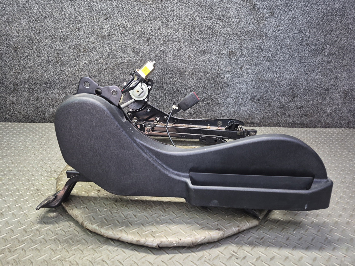 05-06 Nissan 350Z Z33 Convert Front Right Seat Lower Frame Track Rail Motor OEM