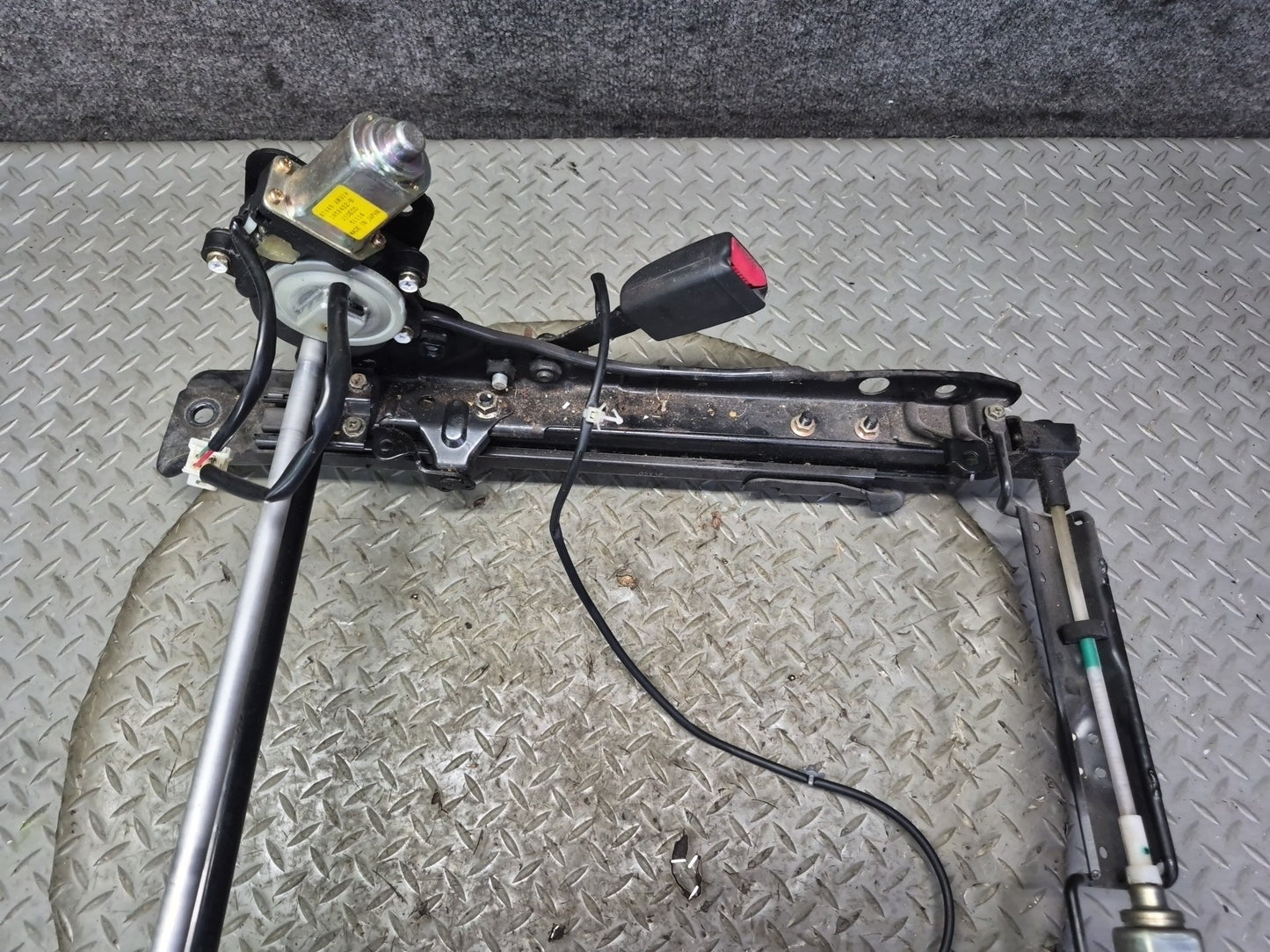 05-06 Nissan 350Z Z33 Convert Front Right Seat Lower Frame Track Rail Motor OEM