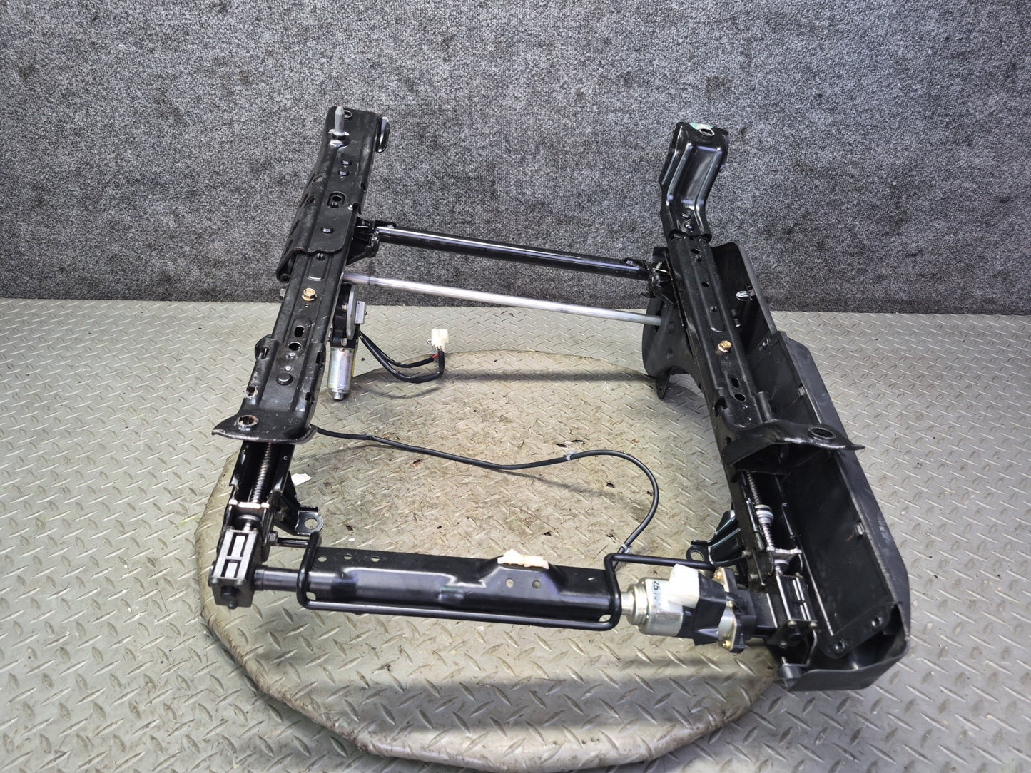 05-06 Nissan 350Z Z33 Convert Front Right Seat Lower Frame Track Rail Motor OEM