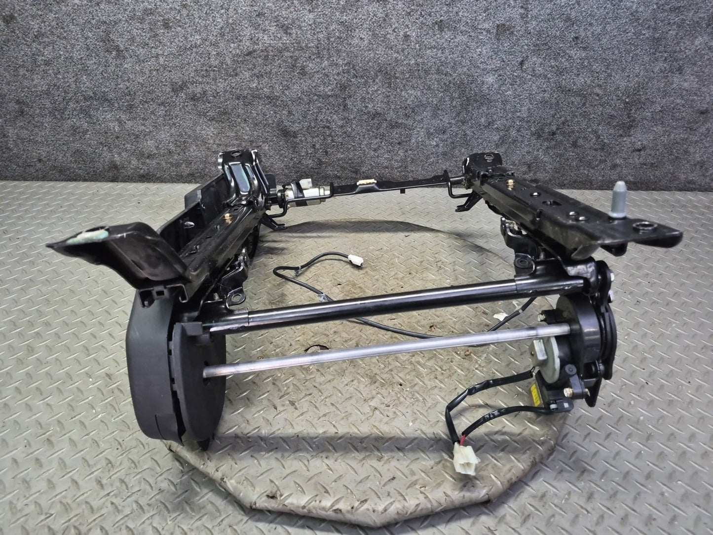 05-06 Nissan 350Z Z33 Convert Front Right Seat Lower Frame Track Rail Motor OEM