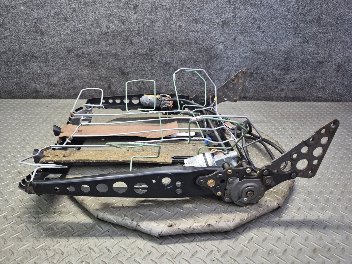86-91 Mercedes W126 Sedan Front Left Driver Side Upper Seat Frame w Motors OEM