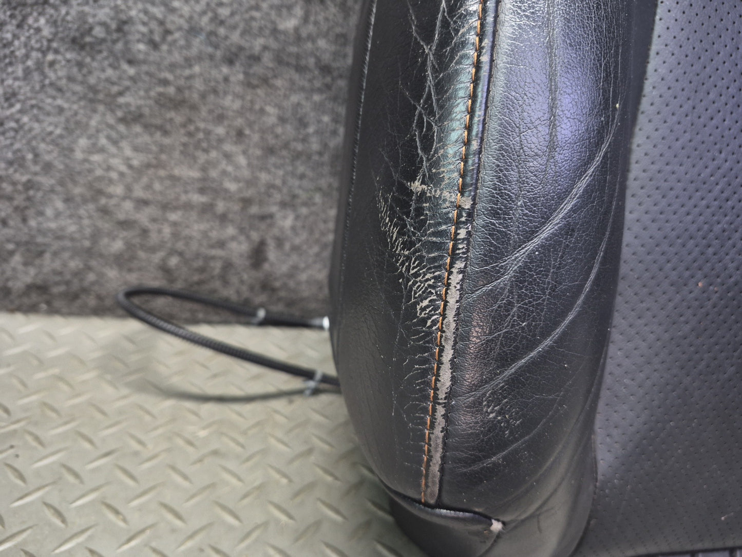 04-06 Nissan 350Z Z33 Convert Front Right Seat Upper Leather Cushion Black OEM