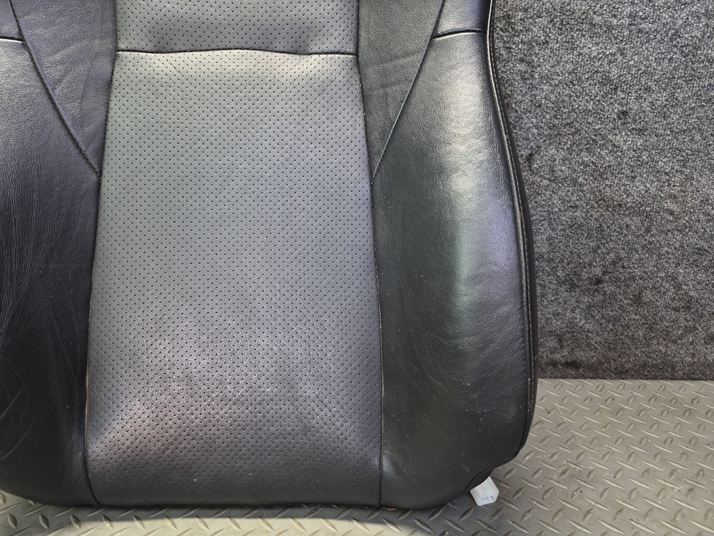 04-06 Nissan 350Z Z33 Convert Front Right Seat Upper Leather Cushion Black OEM