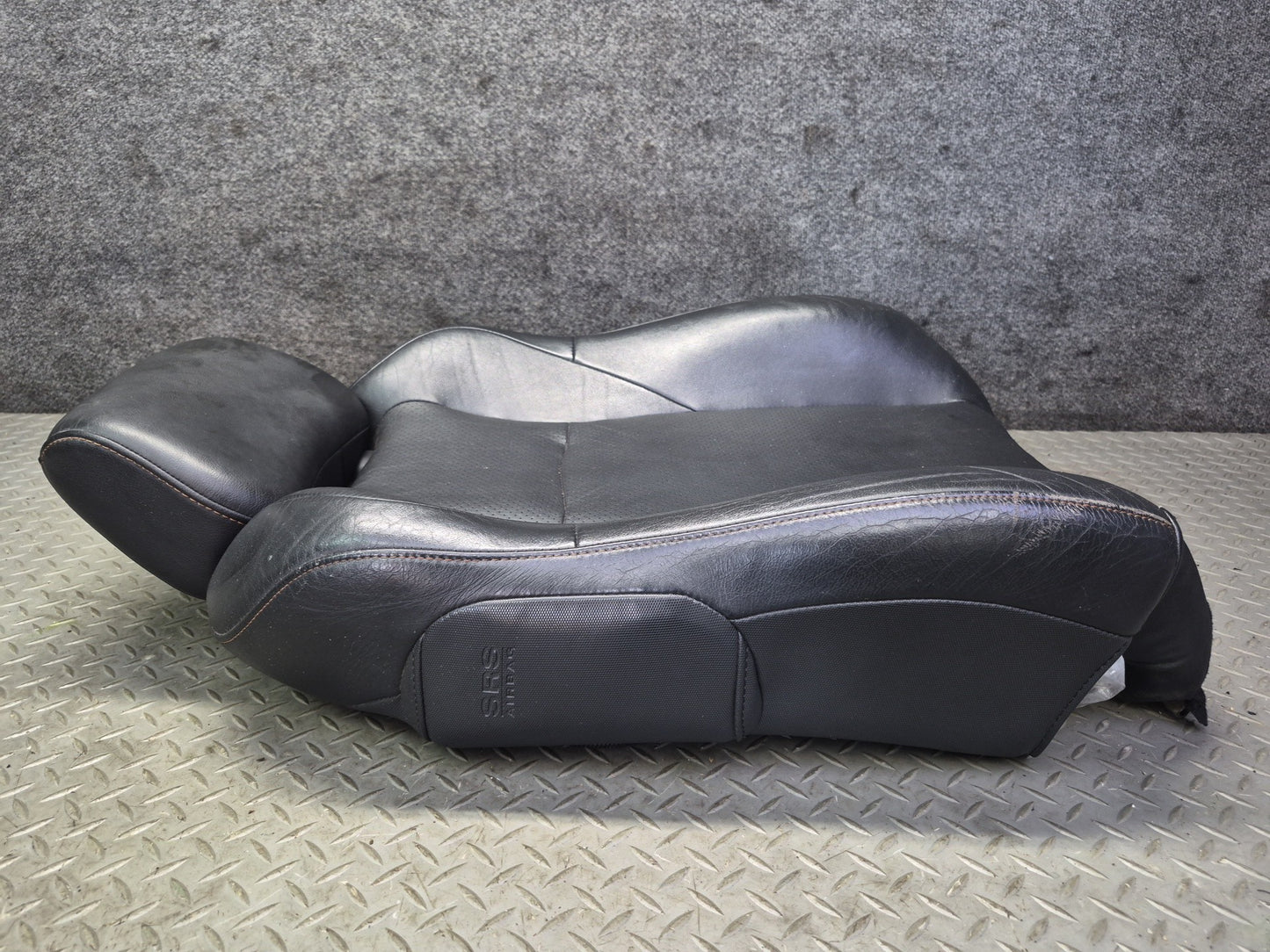 04-06 Nissan 350Z Z33 Convert Front Right Seat Upper Leather Cushion Black OEM