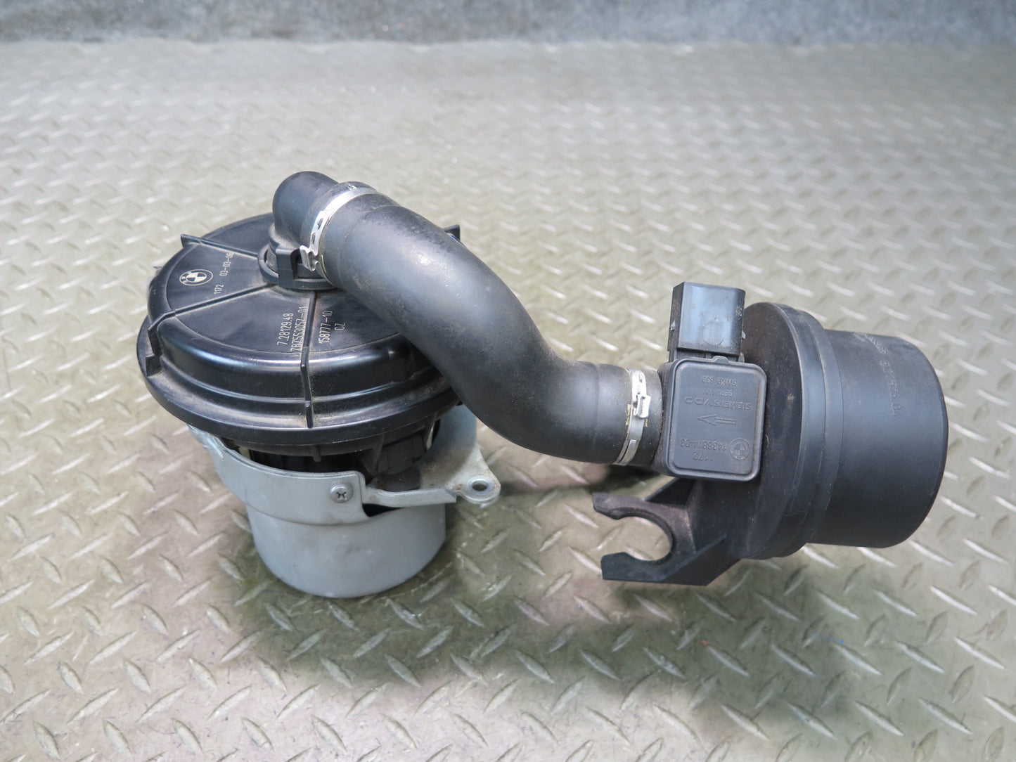 04-06 BMW E46 330CI Secondary Air Injection Smog Pump w Filter & MAF Sensor OEM