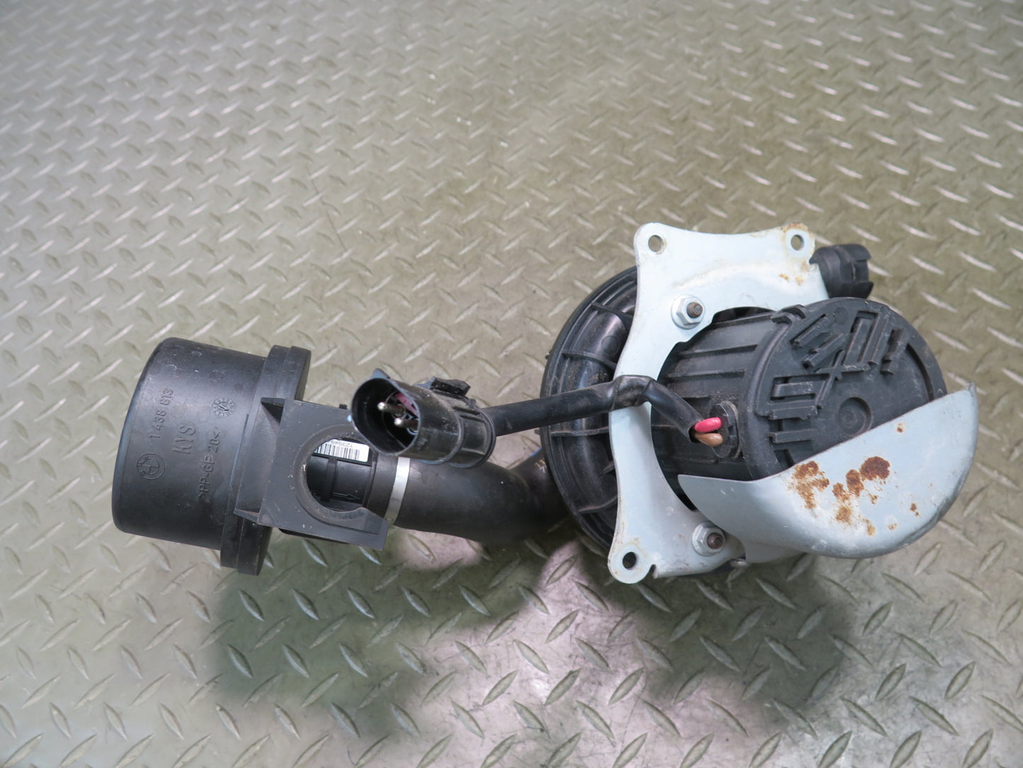 04-06 BMW E46 330CI Secondary Air Injection Smog Pump w Filter & MAF Sensor OEM