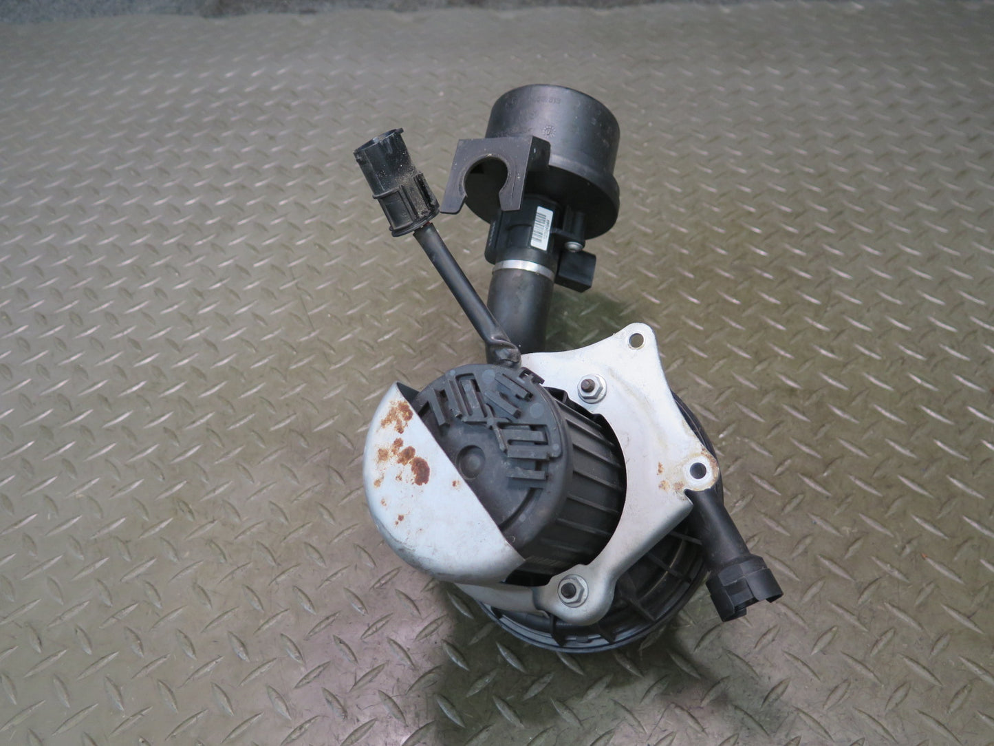 04-06 BMW E46 330CI Secondary Air Injection Smog Pump w Filter & MAF Sensor OEM