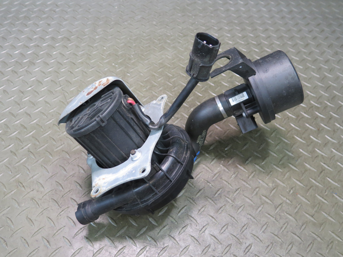 04-06 BMW E46 330CI Secondary Air Injection Smog Pump w Filter & MAF Sensor OEM