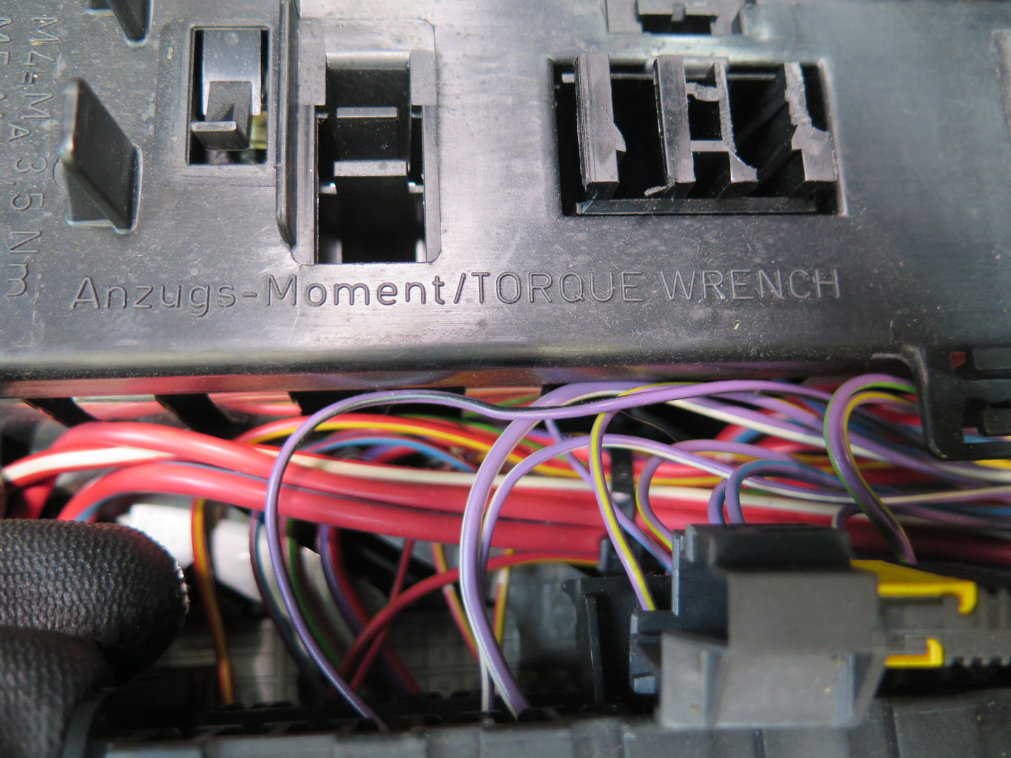 01-06 BMW E46 330ci Power Distribution Fuse Relay Box Module OEM