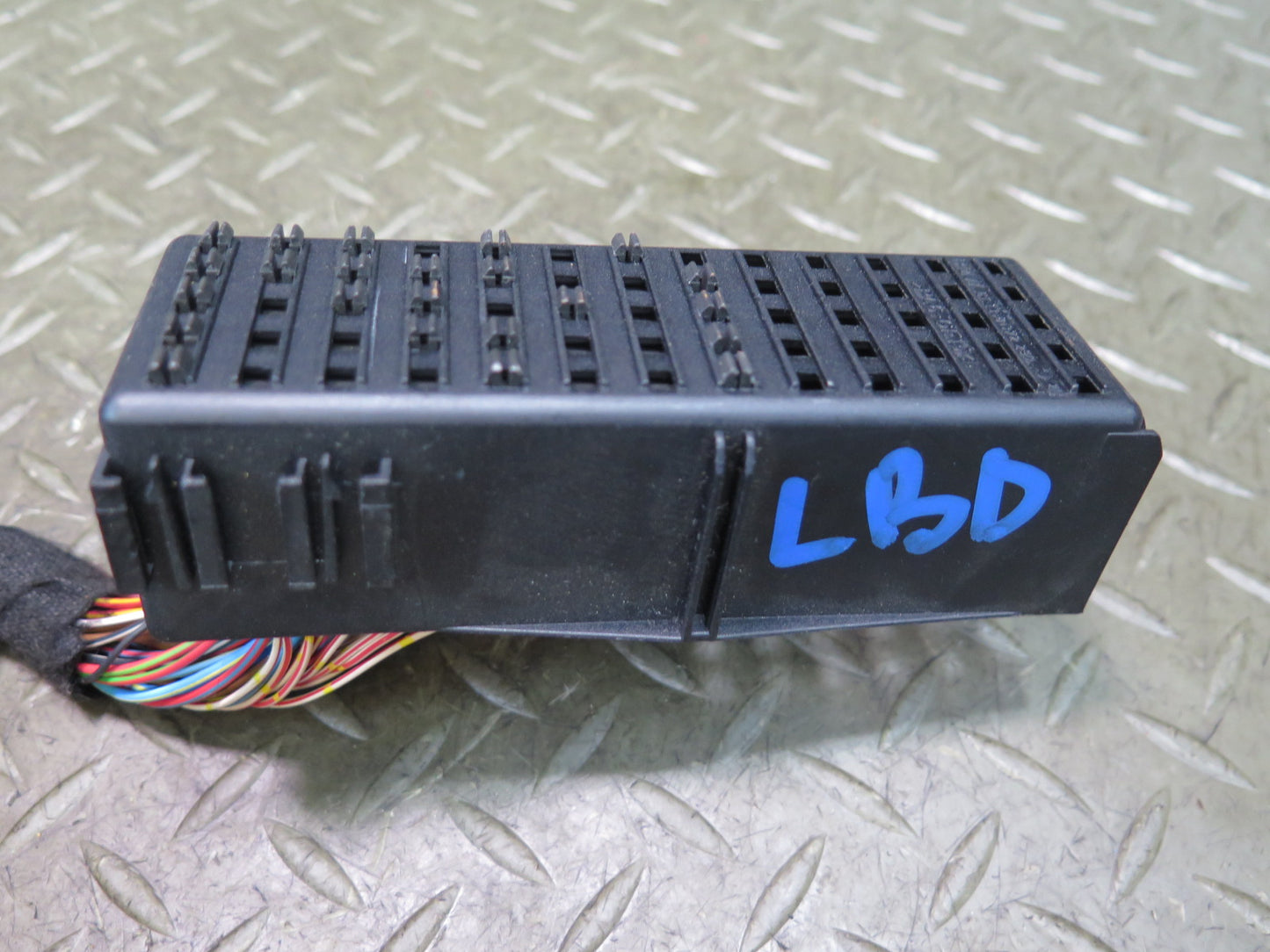 01-06 BMW E46 330ci Power Distribution Fuse Relay Box Module OEM