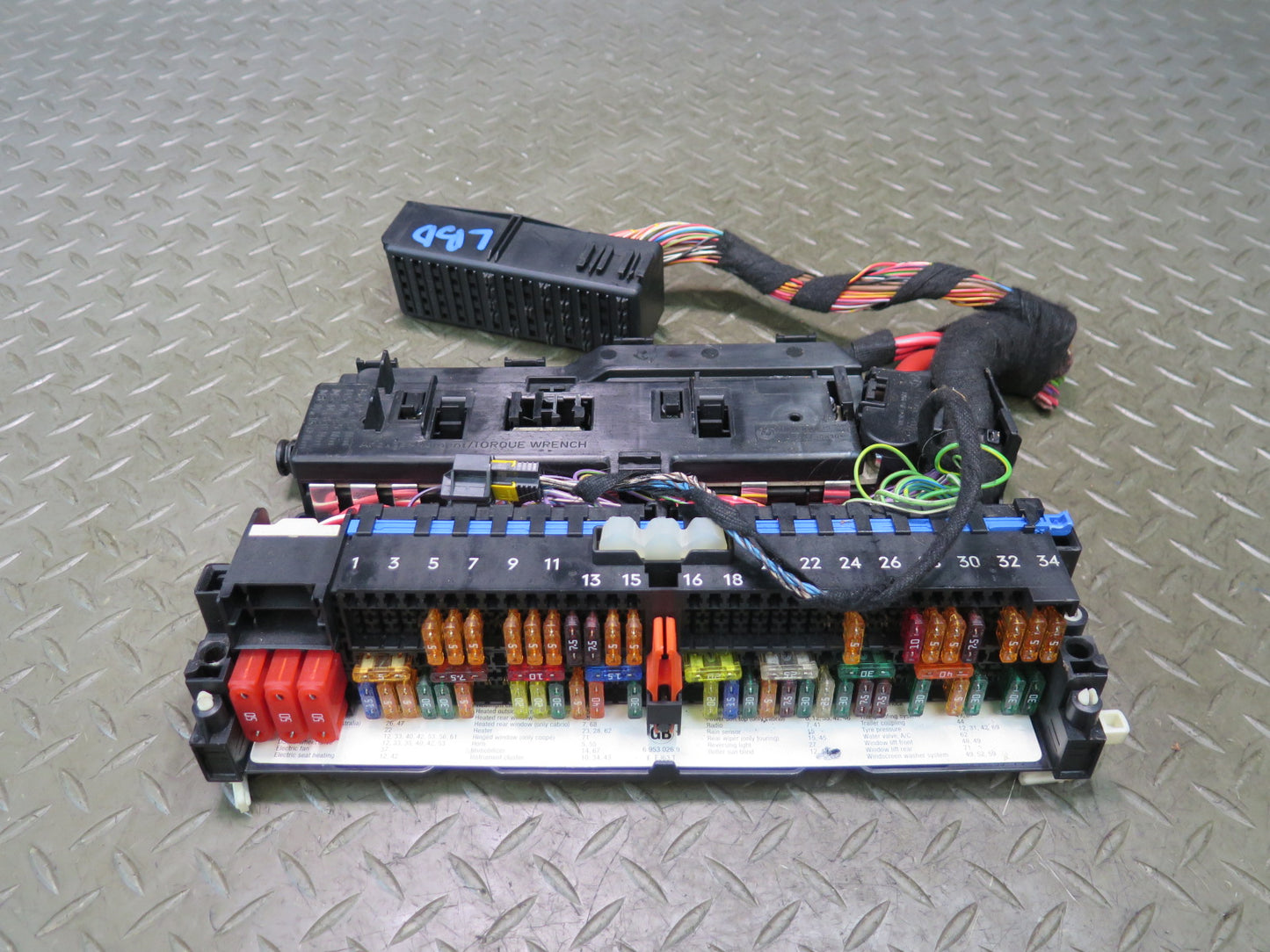 01-06 BMW E46 330ci Power Distribution Fuse Relay Box Module OEM