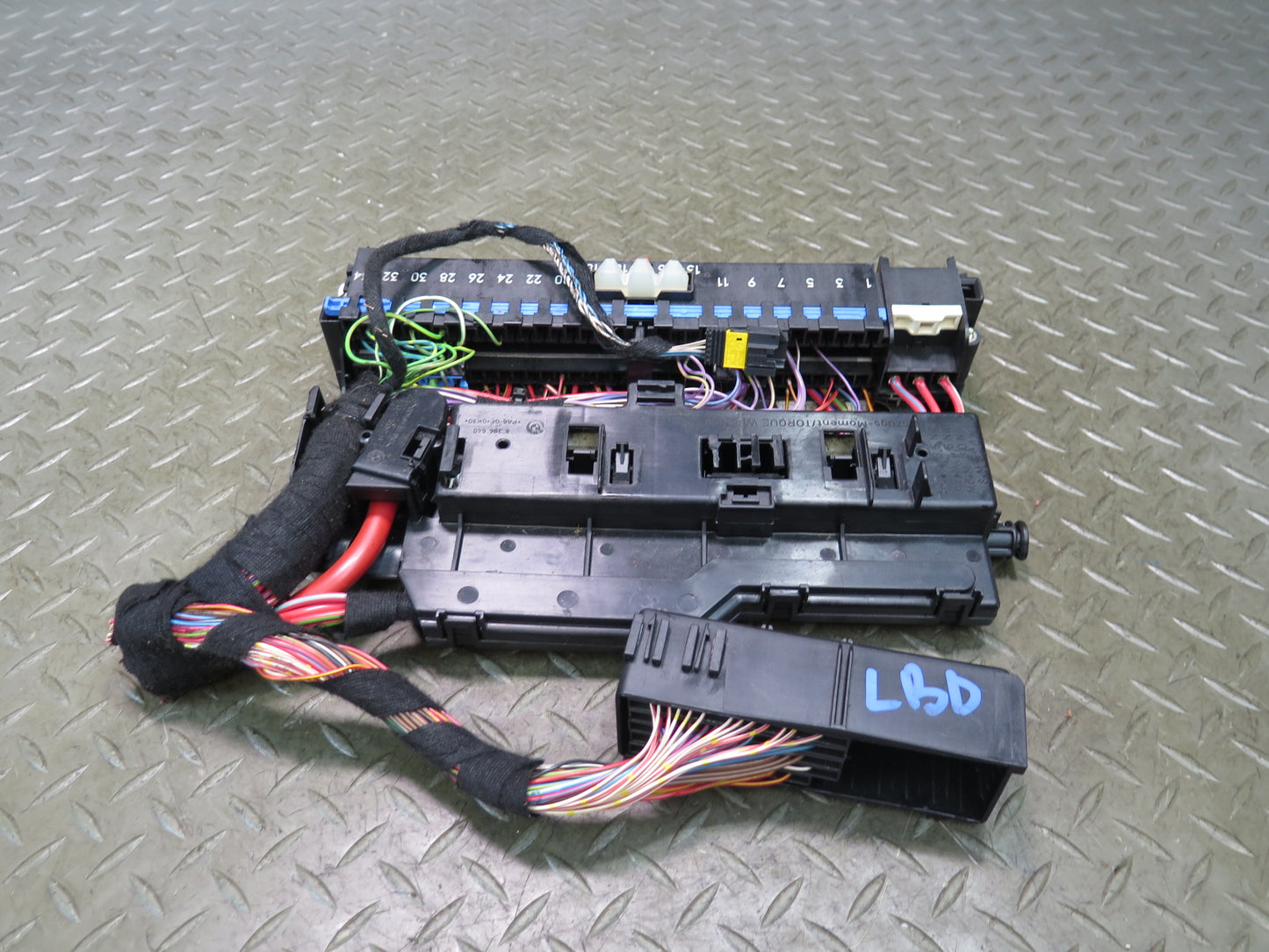 01-06 BMW E46 330ci Power Distribution Fuse Relay Box Module OEM