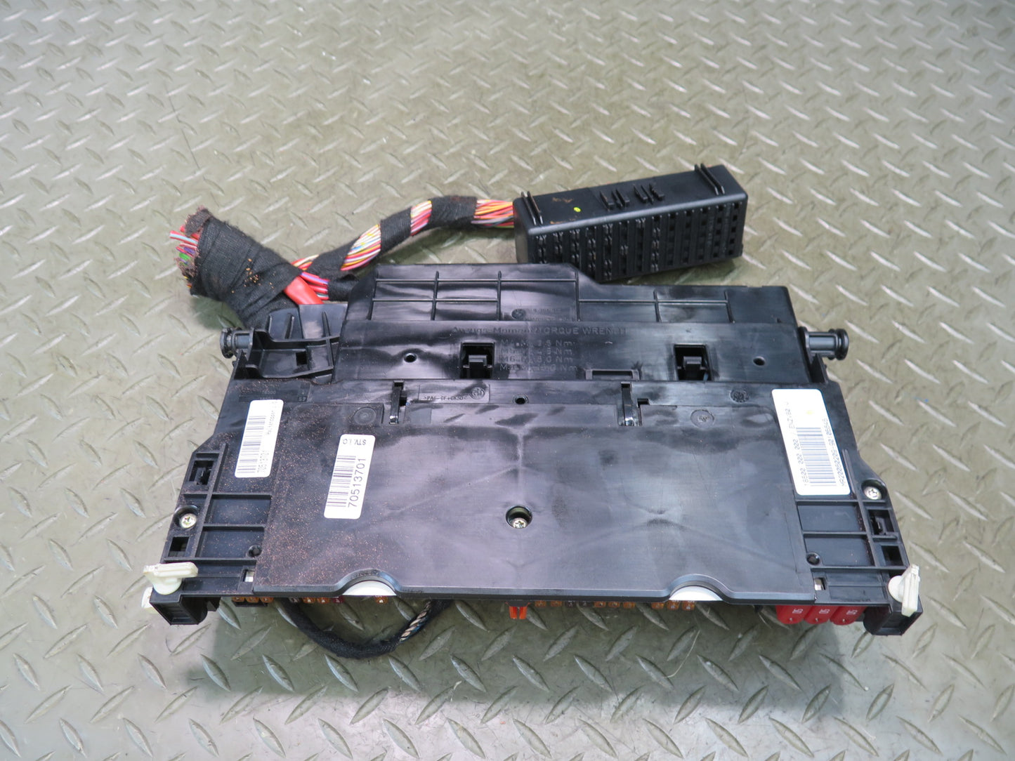 01-06 BMW E46 330ci Power Distribution Fuse Relay Box Module OEM