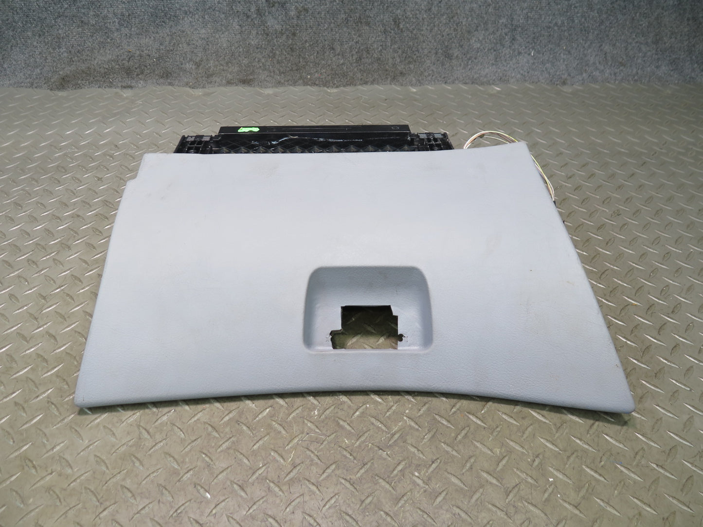 01-06 BMW E46 330ci Convertible Dash Glove Box Storage Compartment Door Lid Dmgd