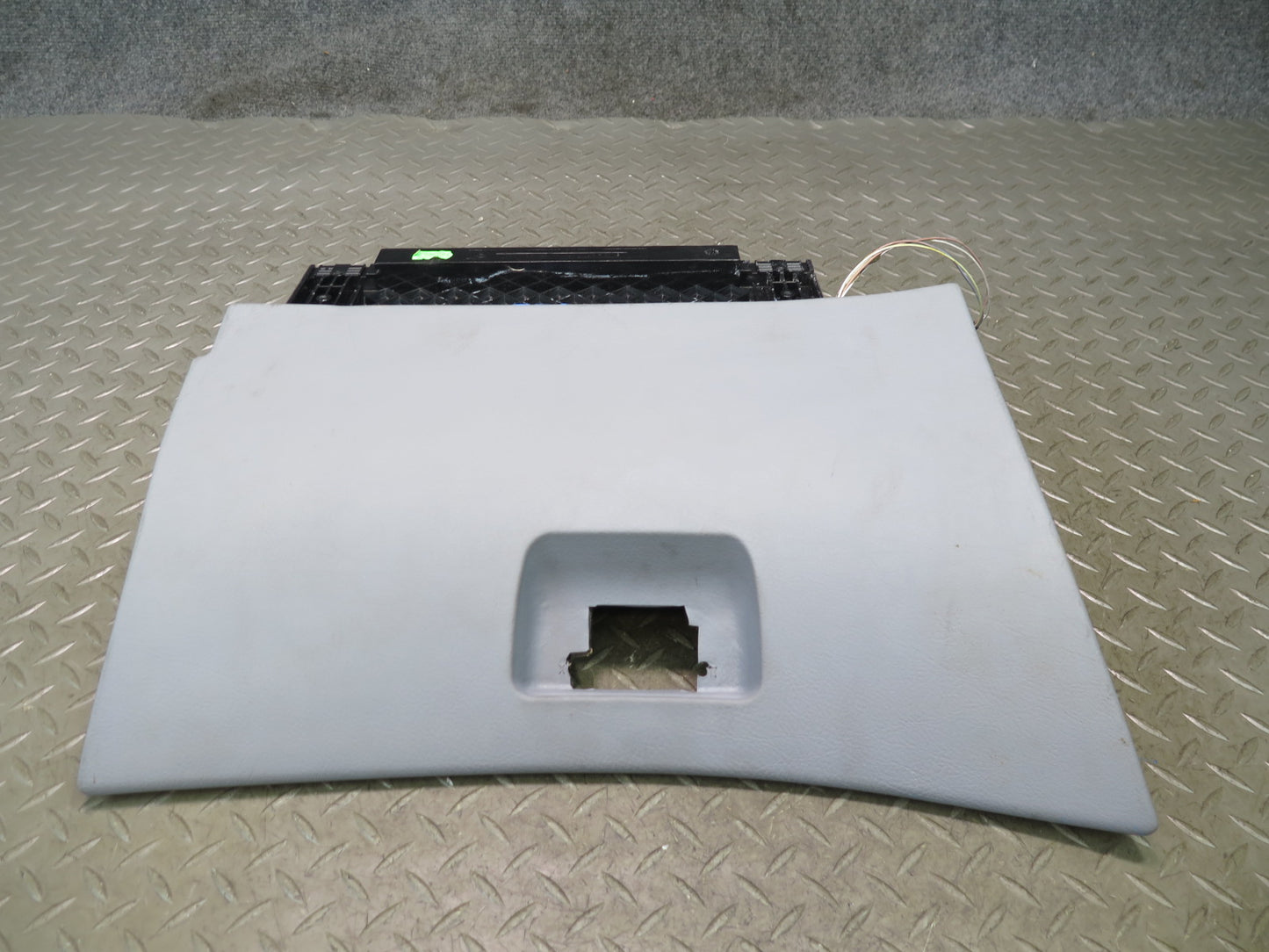 01-06 BMW E46 330ci Convertible Dash Glove Box Storage Compartment Door Lid Dmgd