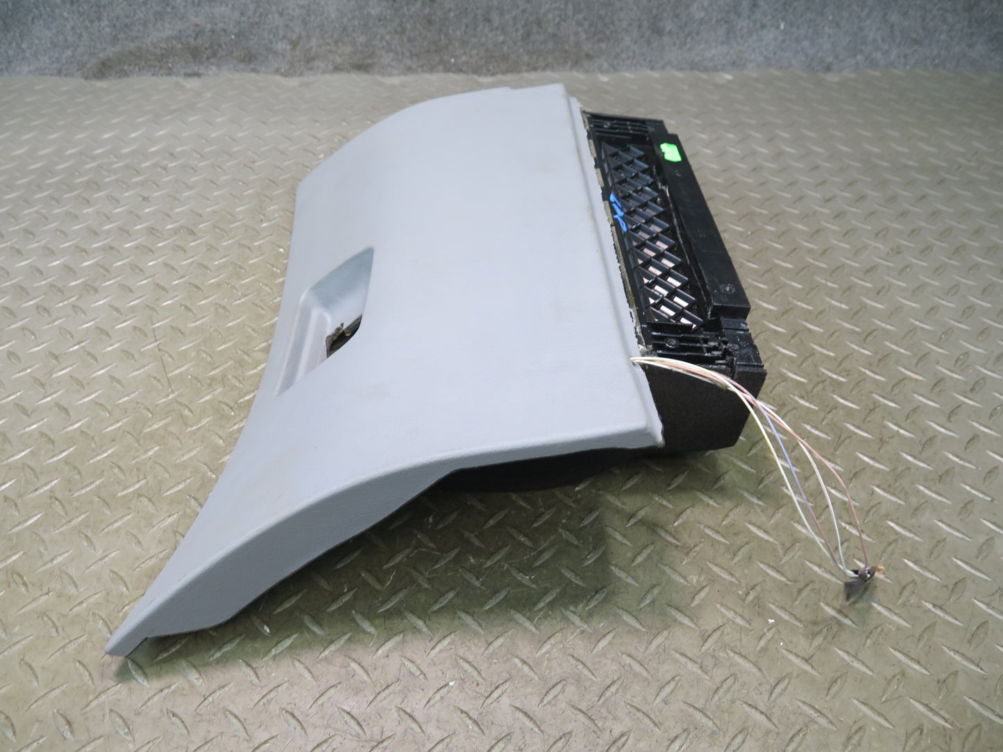 01-06 BMW E46 330ci Convertible Dash Glove Box Storage Compartment Door Lid Dmgd