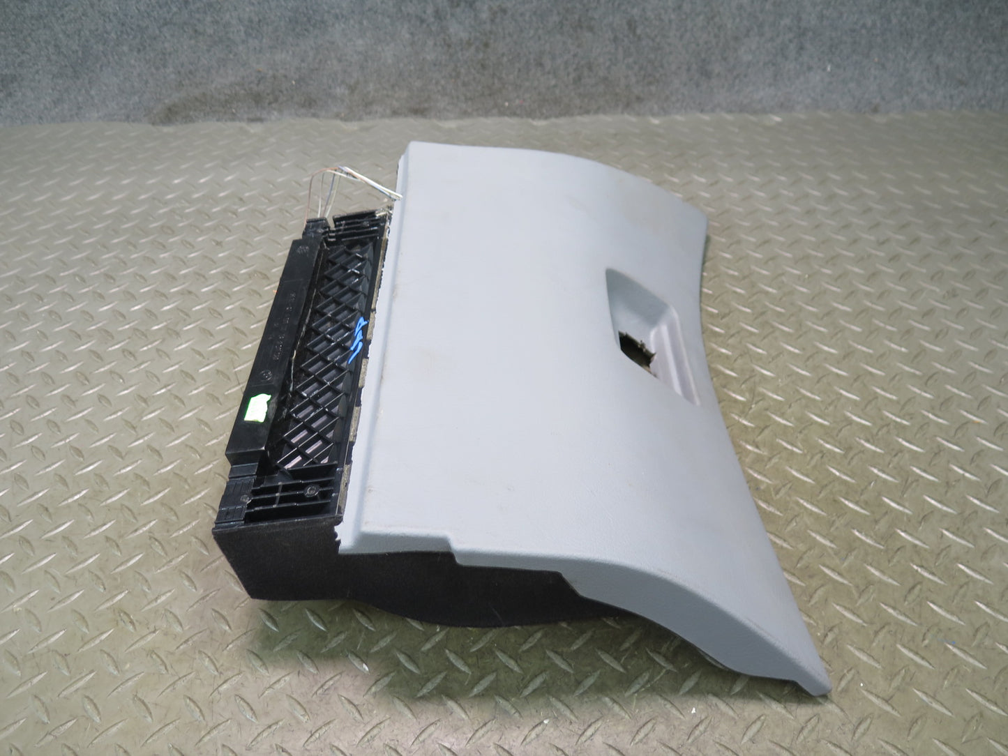 01-06 BMW E46 330ci Convertible Dash Glove Box Storage Compartment Door Lid Dmgd