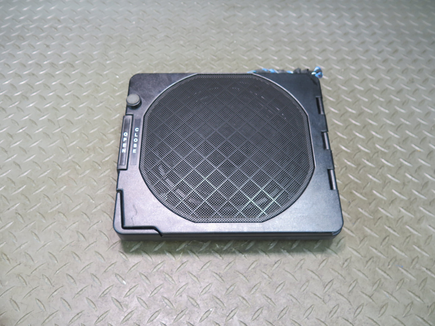 01-06 BMW E46 330ci Convertible Rear Subwoofer Speaker w Cover Damaged