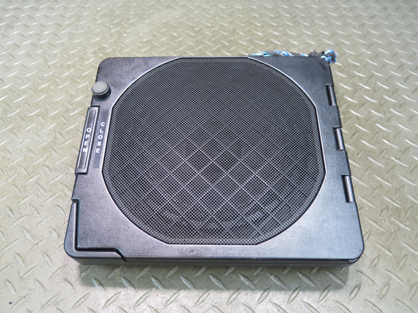 01-06 BMW E46 330ci Convertible Rear Subwoofer Speaker w Cover Damaged