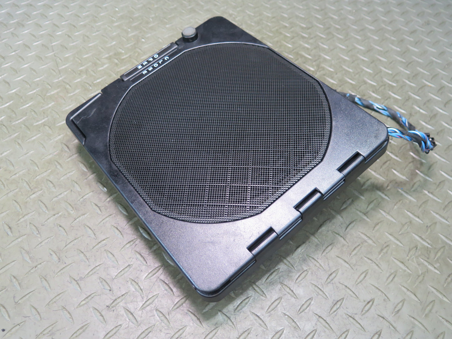 01-06 BMW E46 330ci Convertible Rear Subwoofer Speaker w Cover Damaged