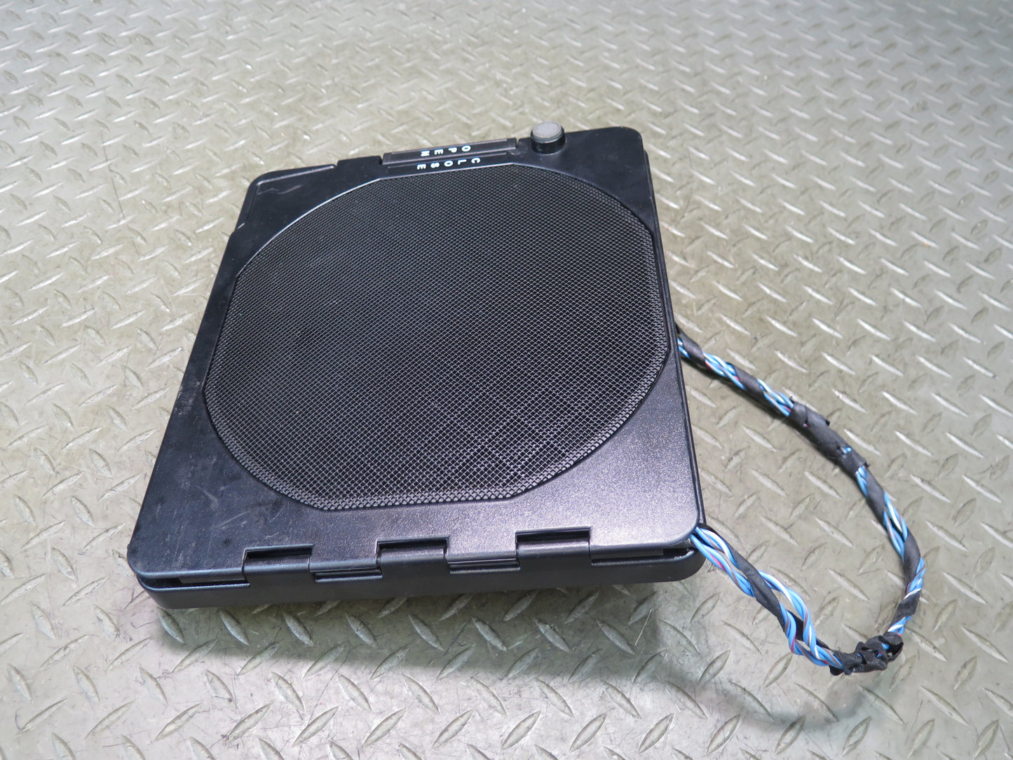 01-06 BMW E46 330ci Convertible Rear Subwoofer Speaker w Cover Damaged